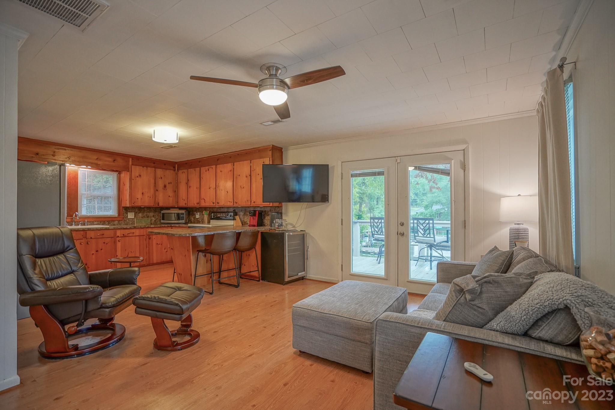 826 Berry Hill Drive Property Photo 5