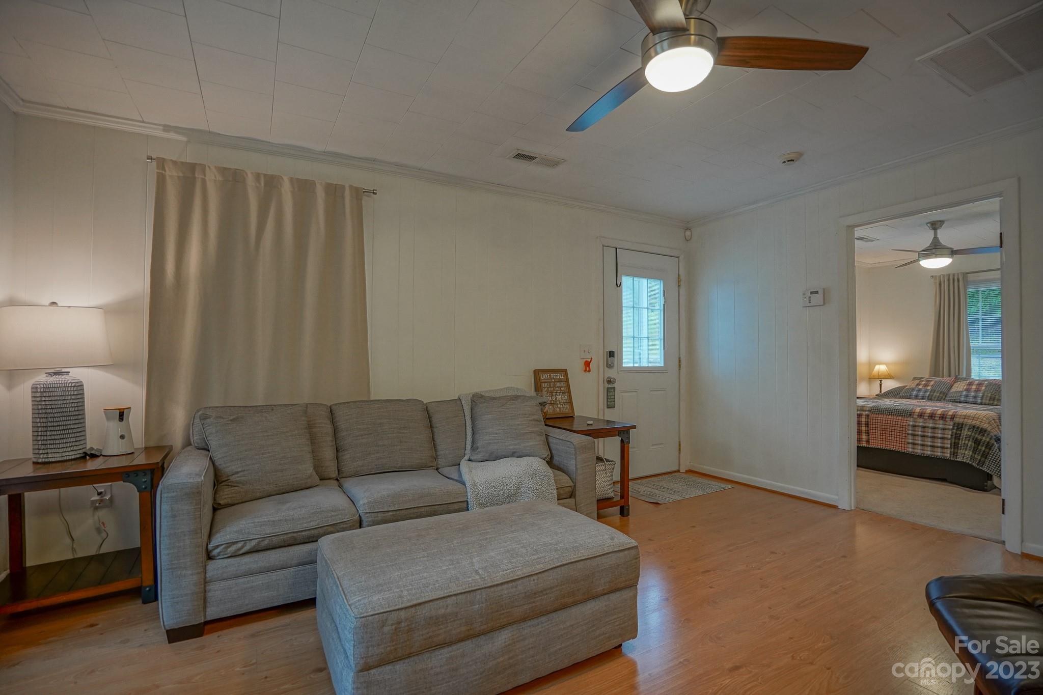 826 Berry Hill Drive Property Photo 6