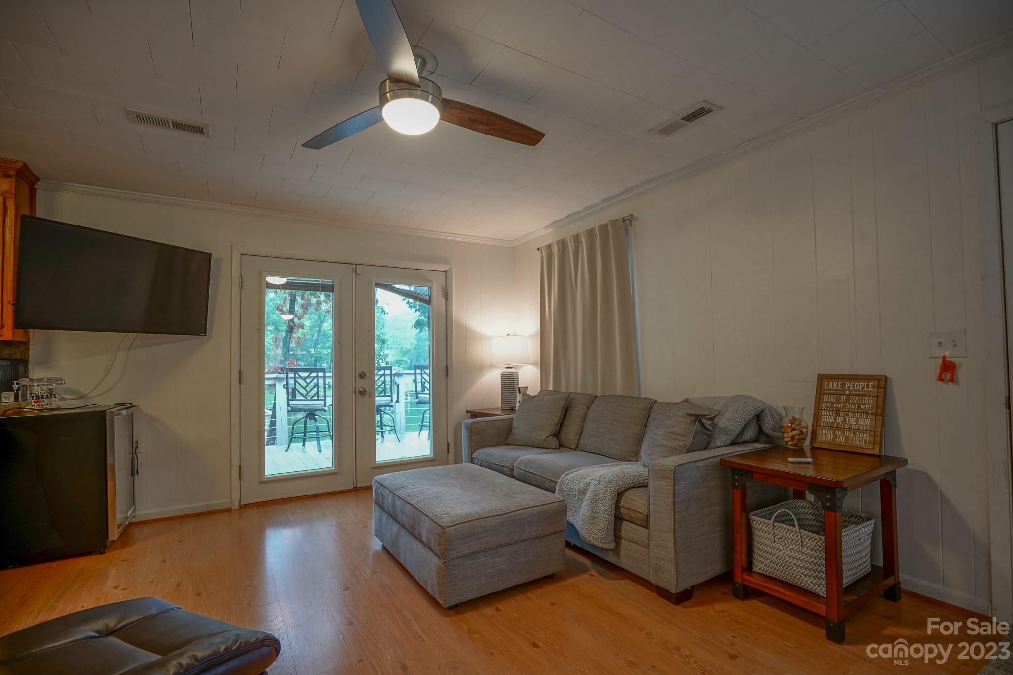 826 Berry Hill Drive Property Photo 7