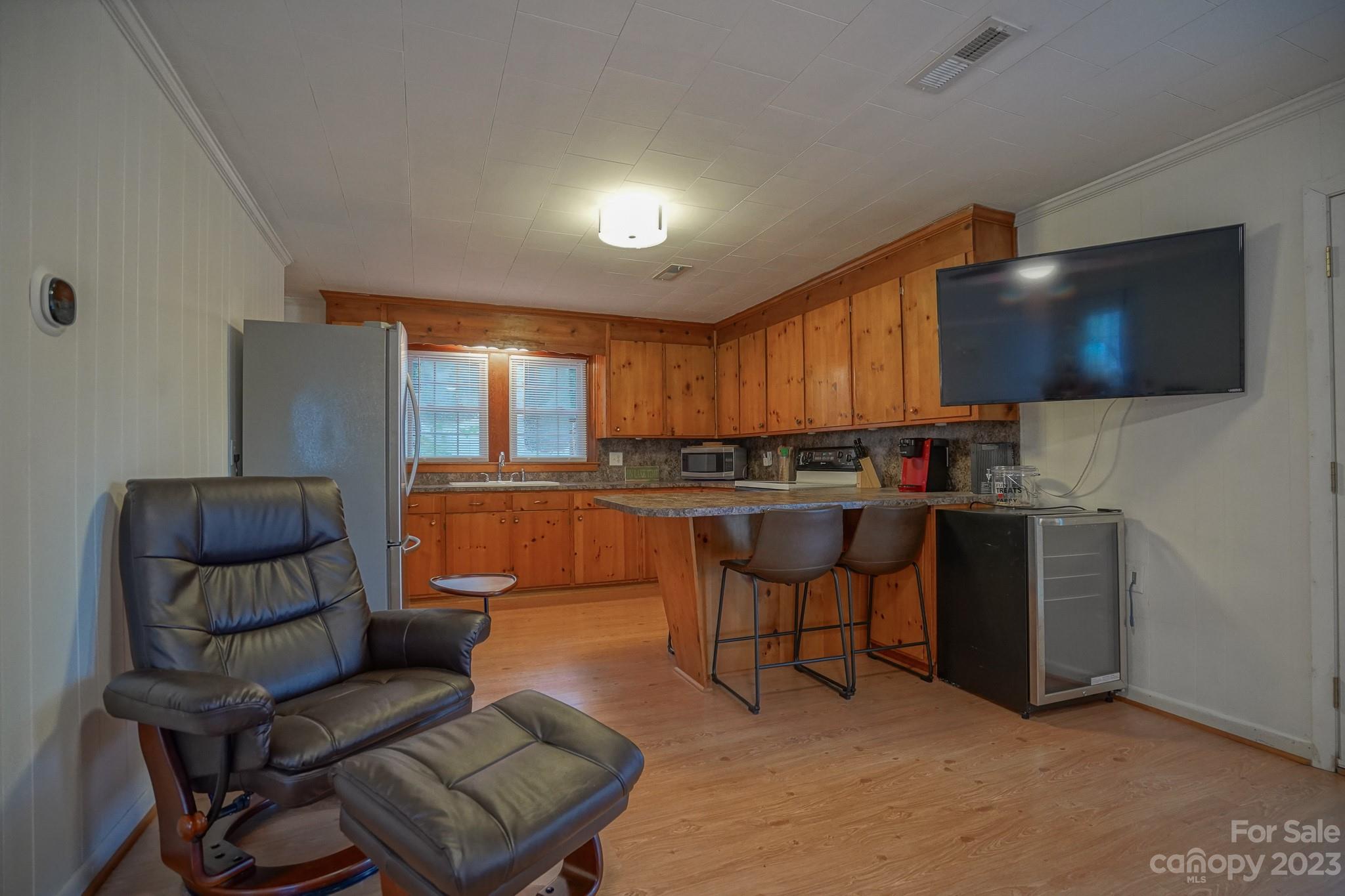 826 Berry Hill Drive Property Photo 8
