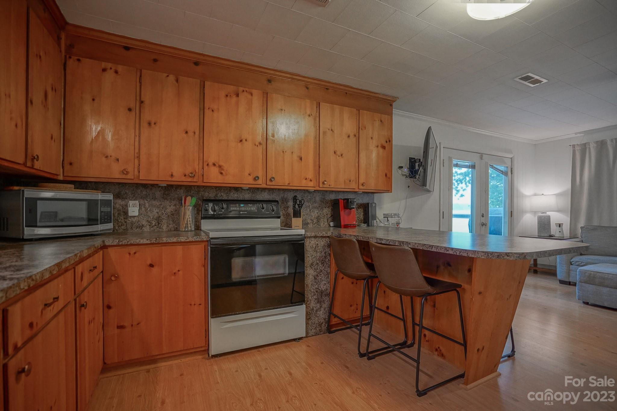 826 Berry Hill Drive Property Photo 9