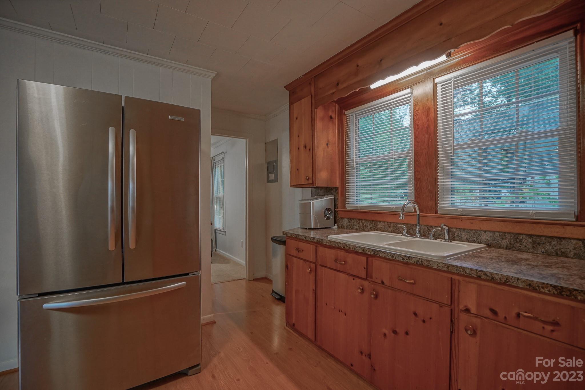 826 Berry Hill Drive Property Photo 11
