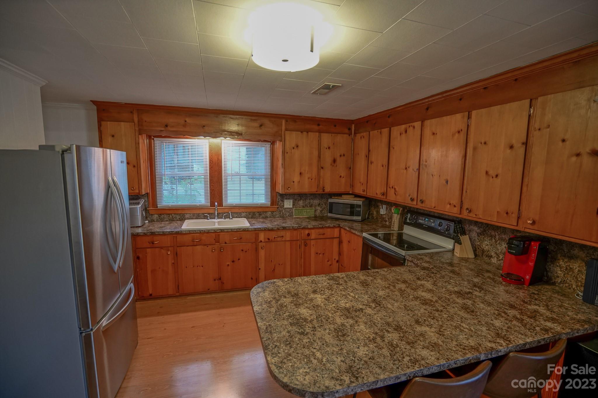 826 Berry Hill Drive Property Photo 12
