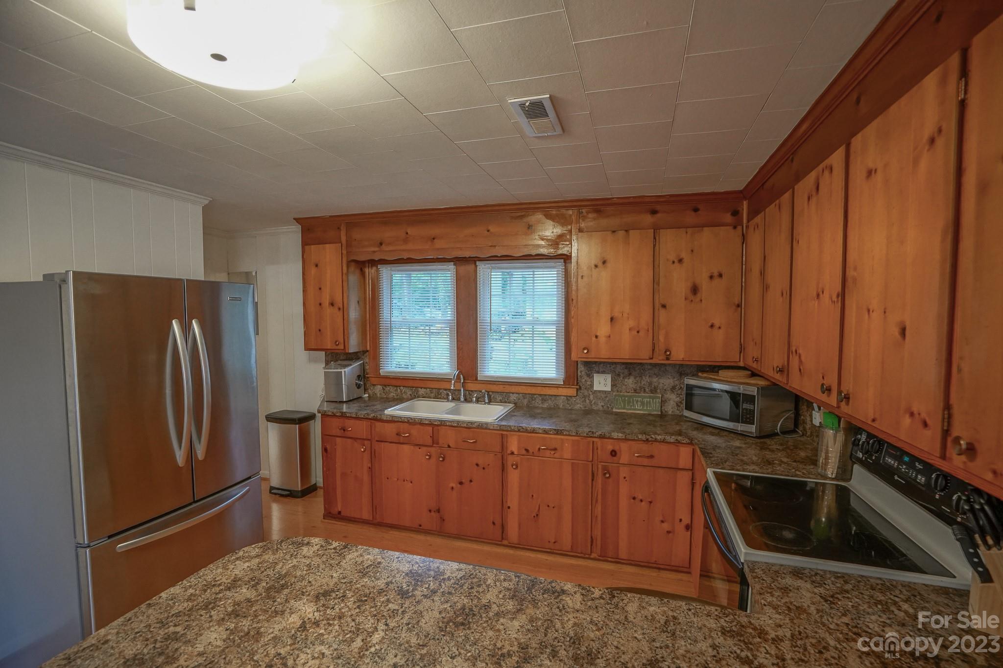 826 Berry Hill Drive Property Photo 13
