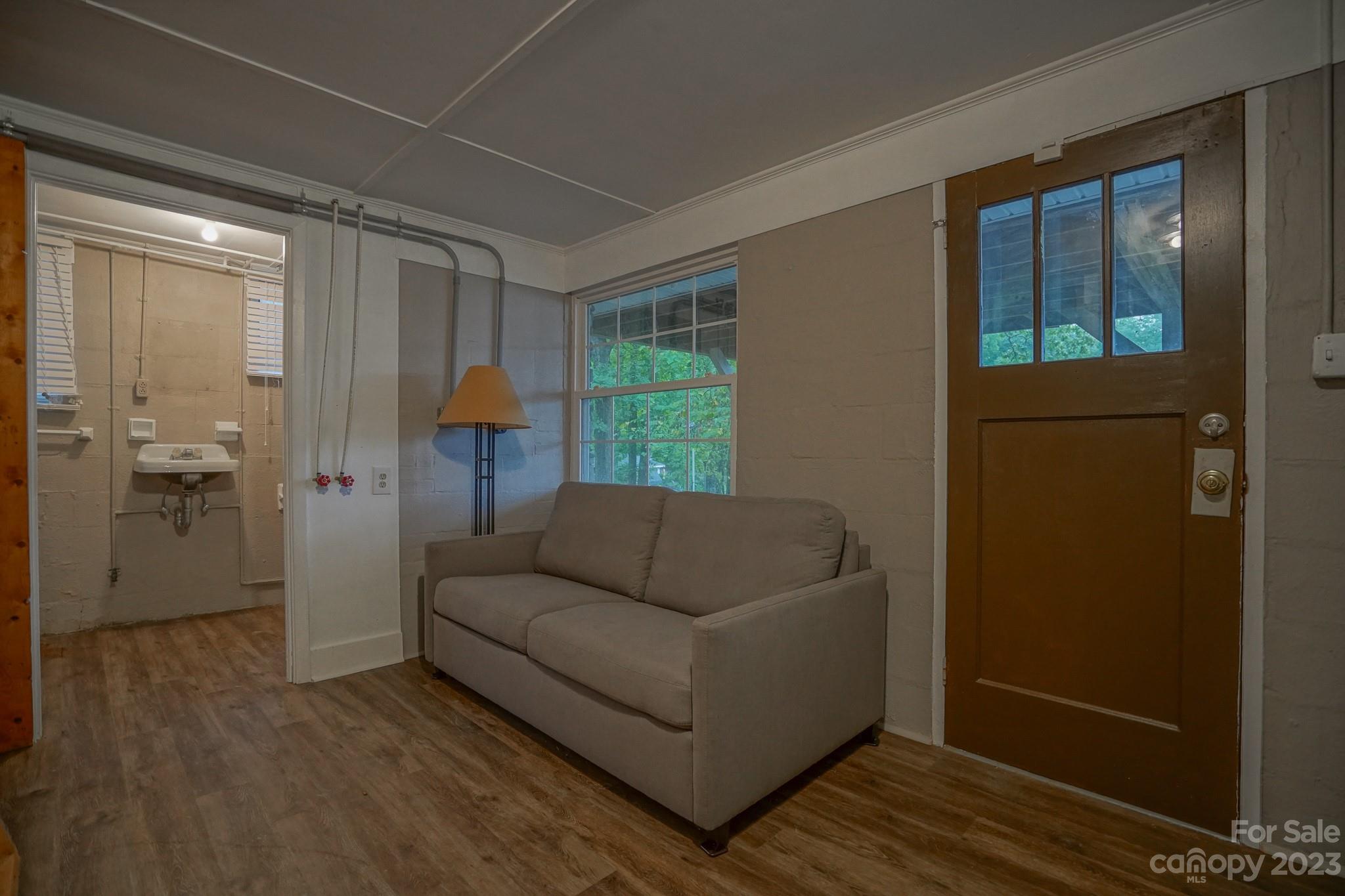 826 Berry Hill Drive Property Photo 23