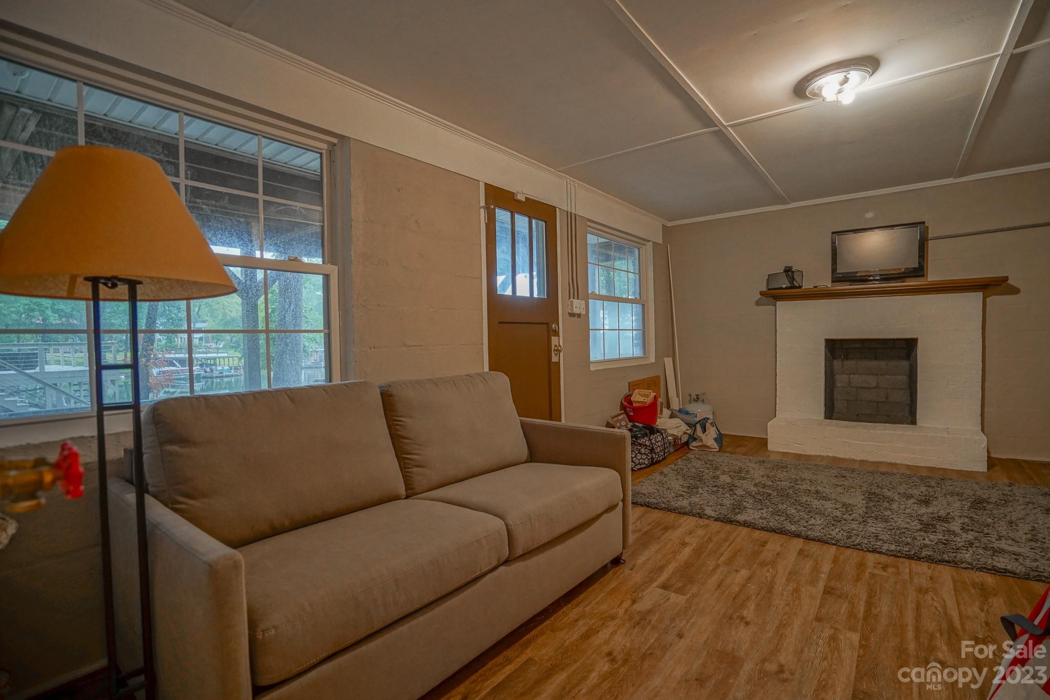 826 Berry Hill Drive Property Photo 24