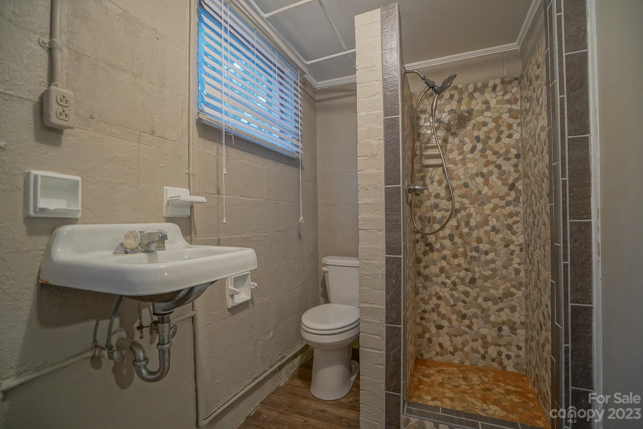 826 Berry Hill Drive Property Photo 25