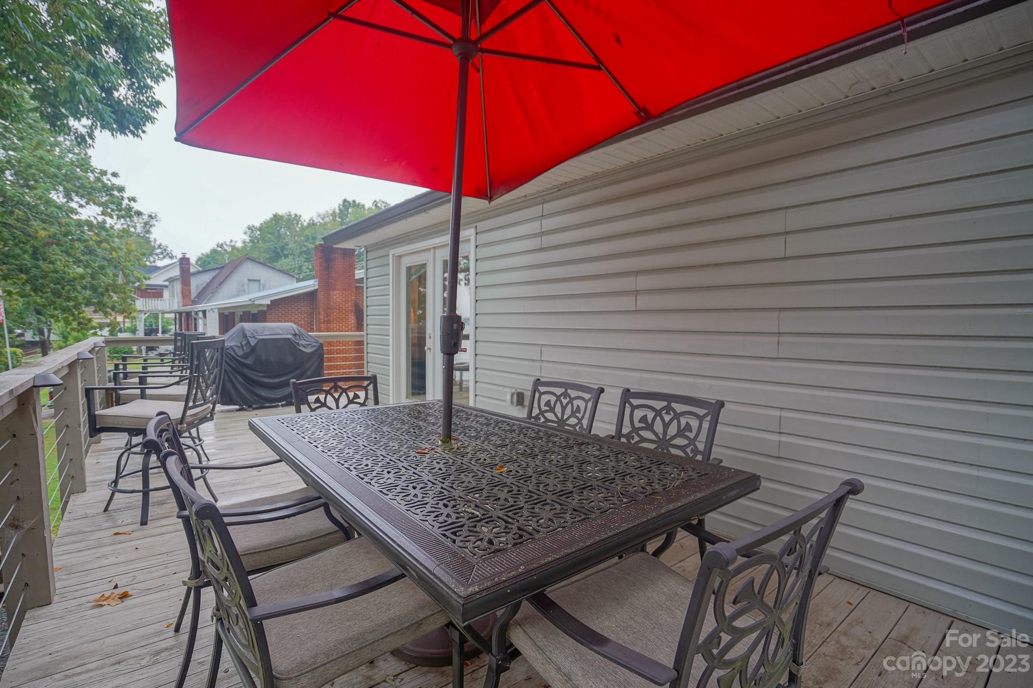 826 Berry Hill Drive Property Photo 29