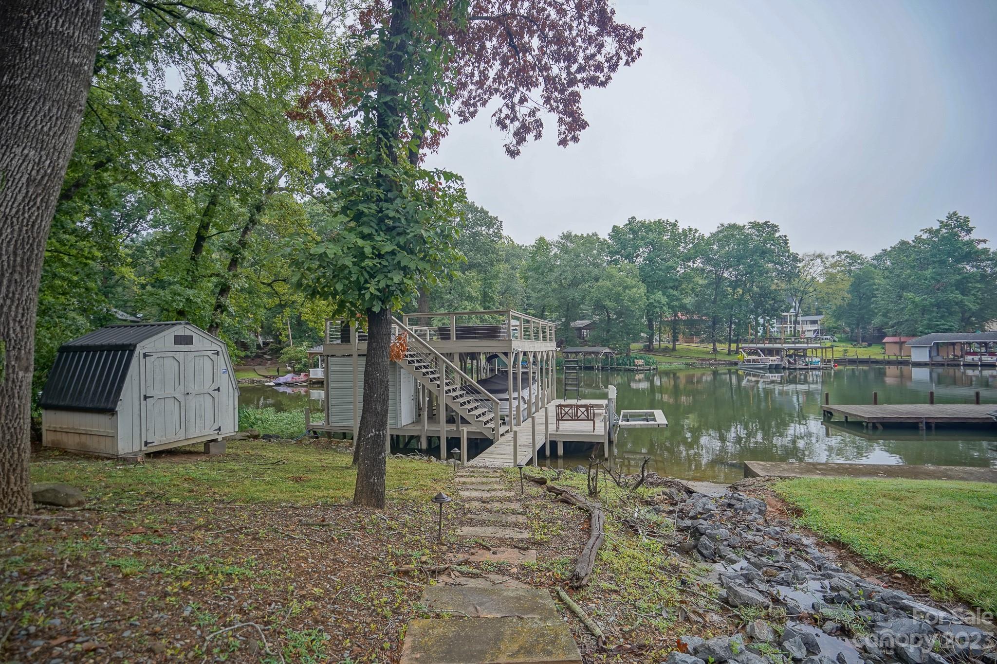 826 Berry Hill Drive Property Photo 32