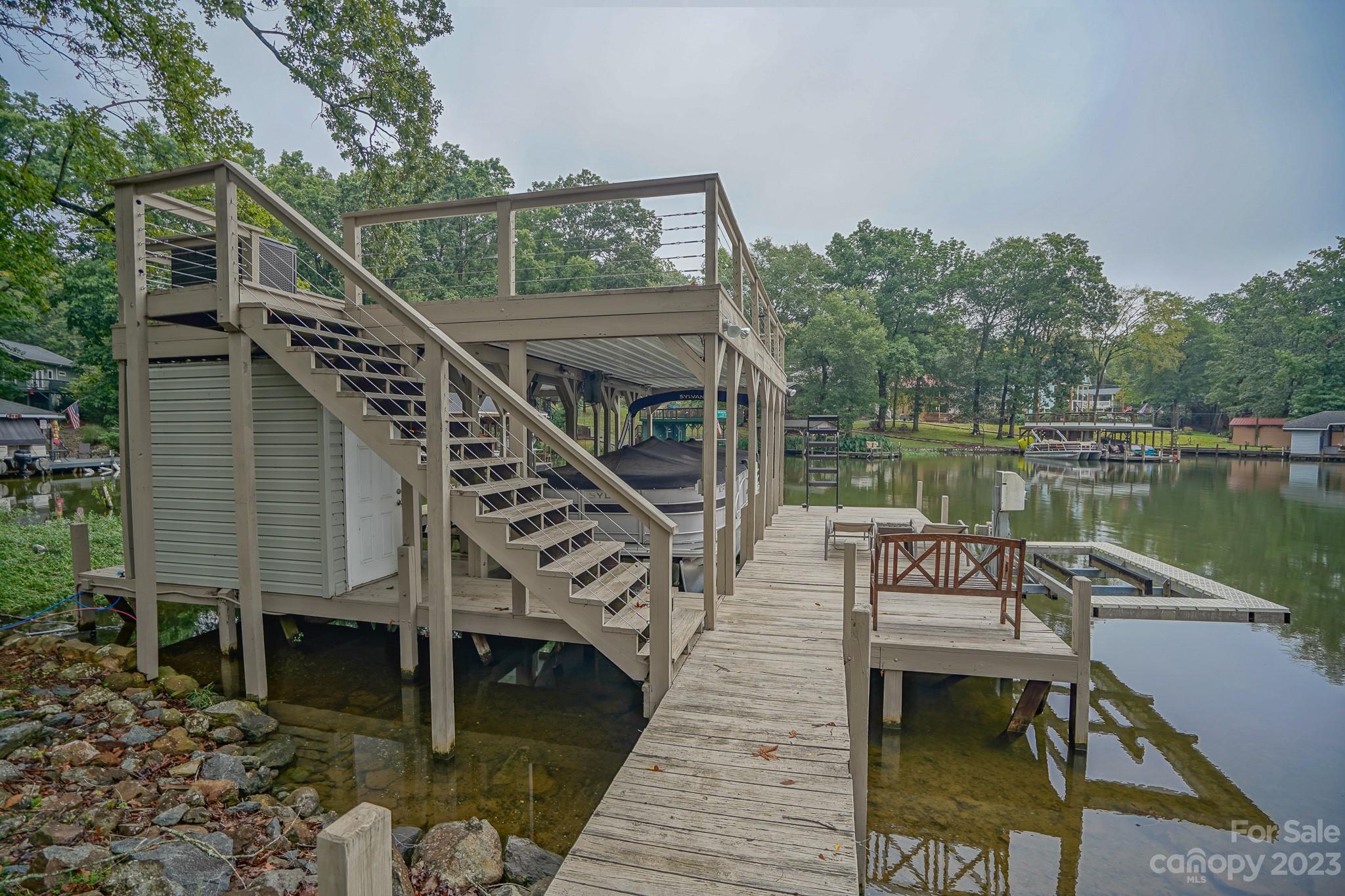 826 Berry Hill Drive Property Photo 33