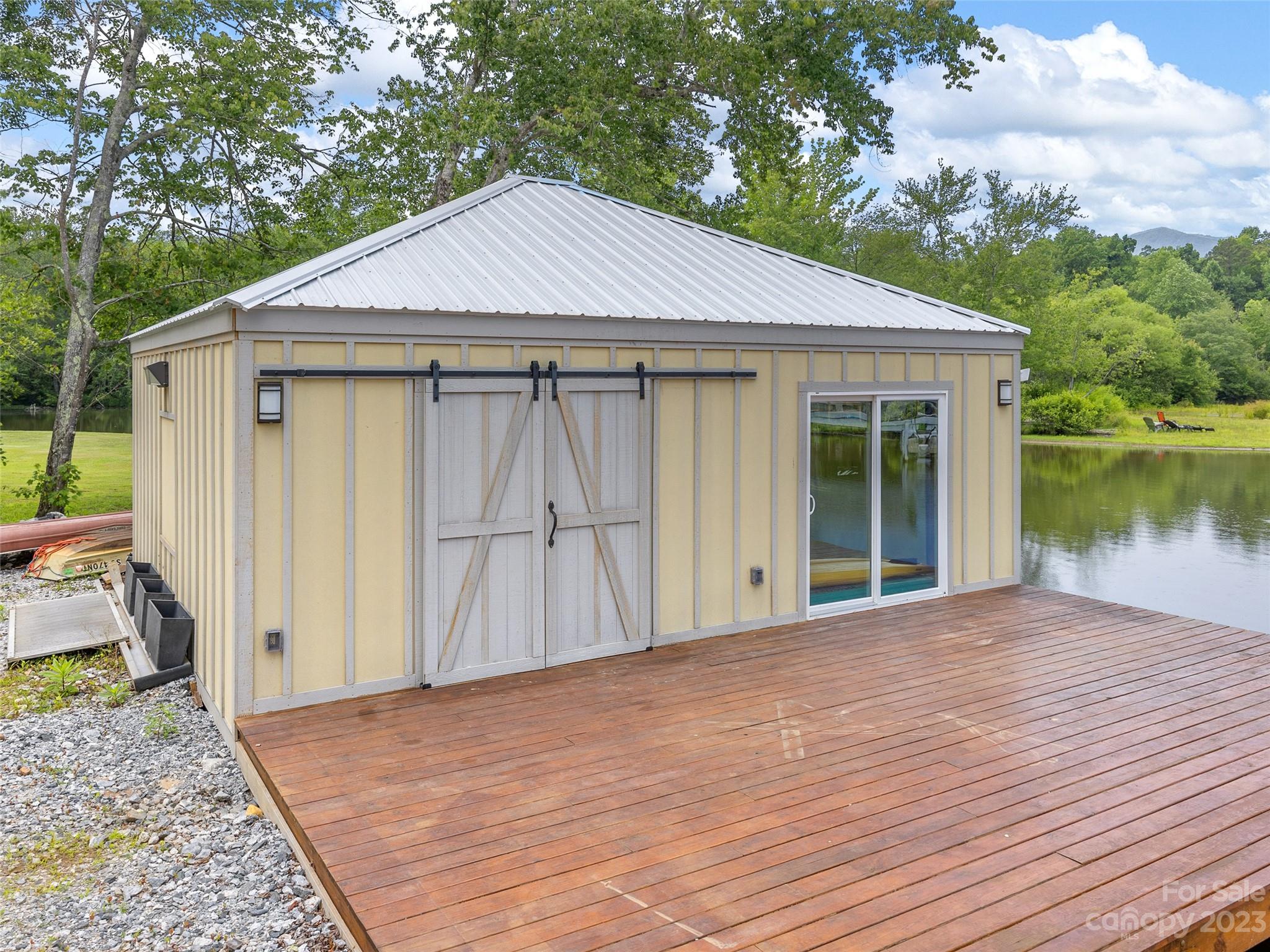 1326 E Lakeshore Drive Property Photo 3