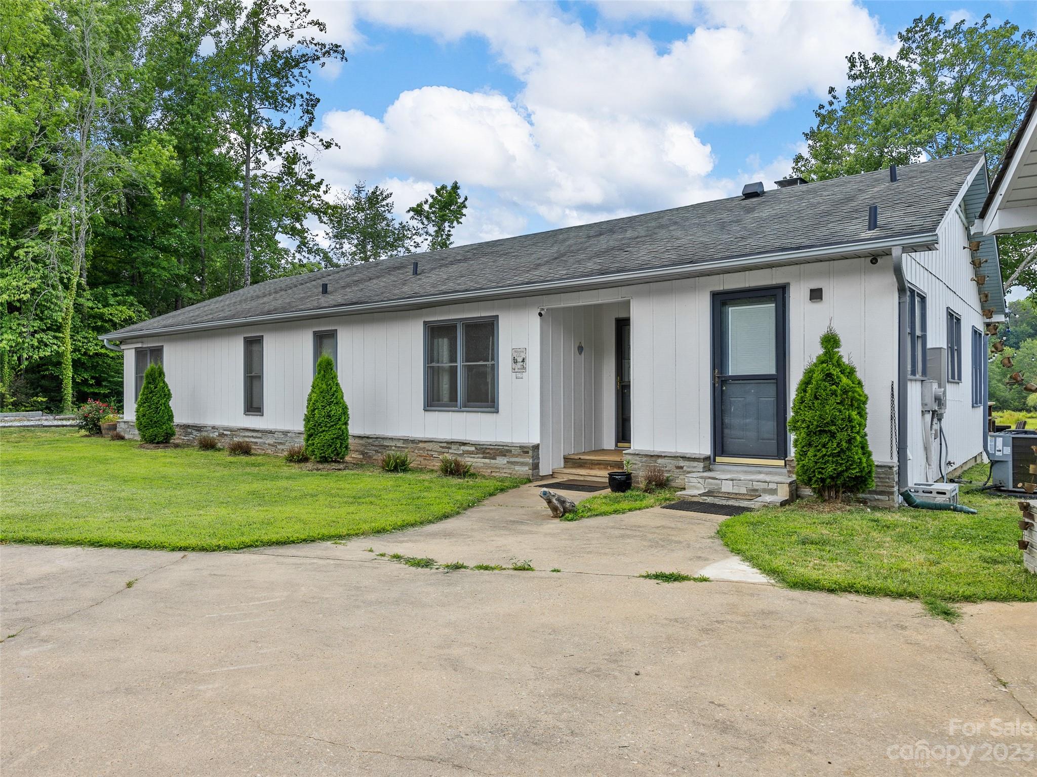 1326 E Lakeshore Drive Property Photo 6