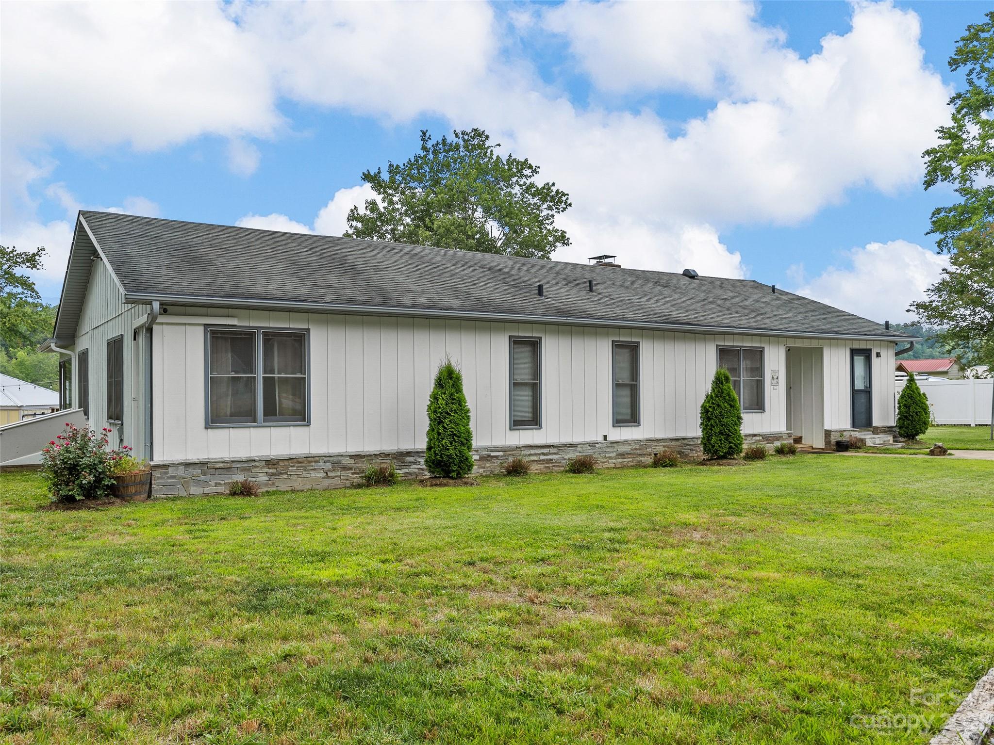 1326 E Lakeshore Drive Property Photo 7