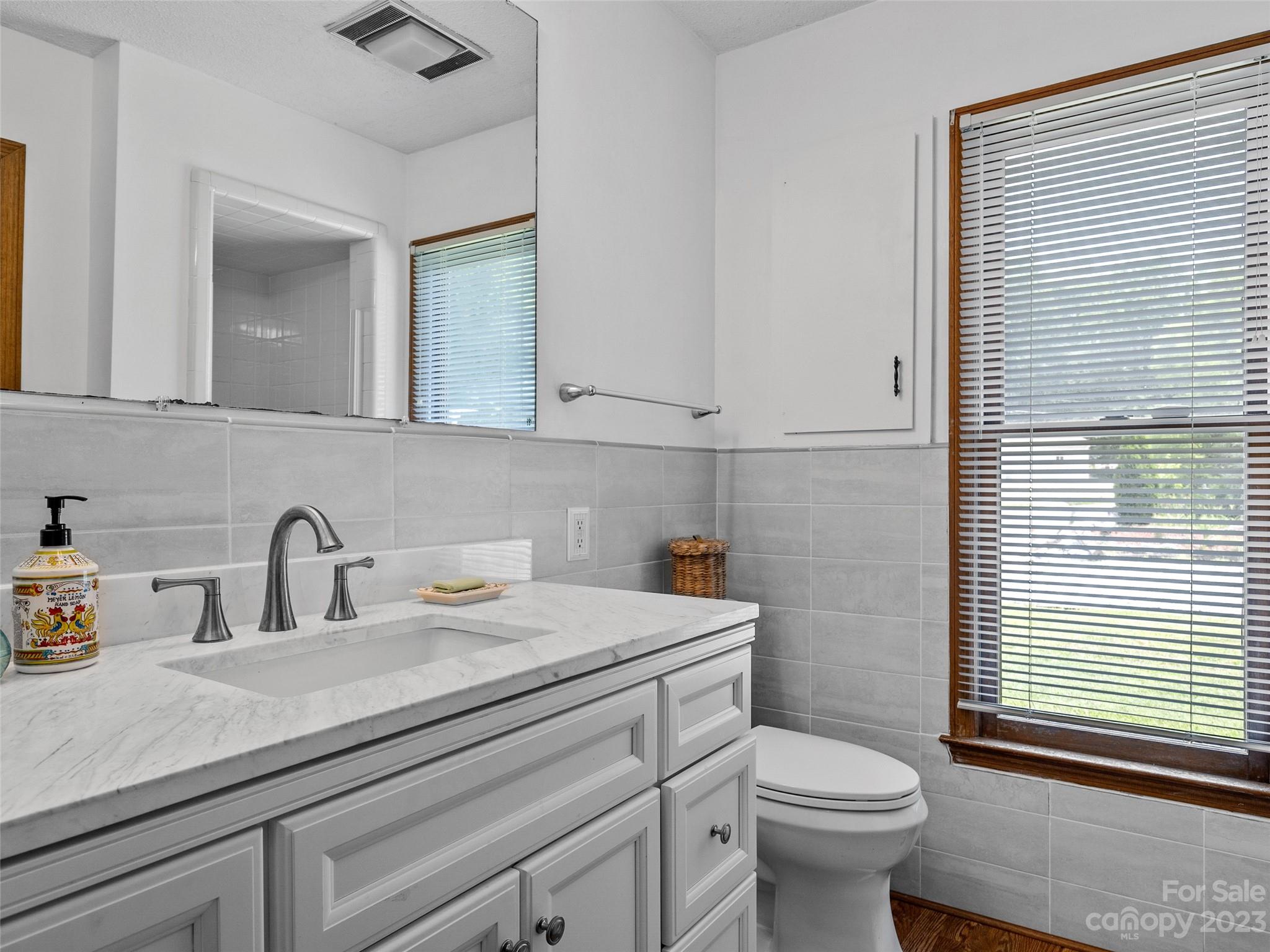 1326 E Lakeshore Drive Property Photo 15