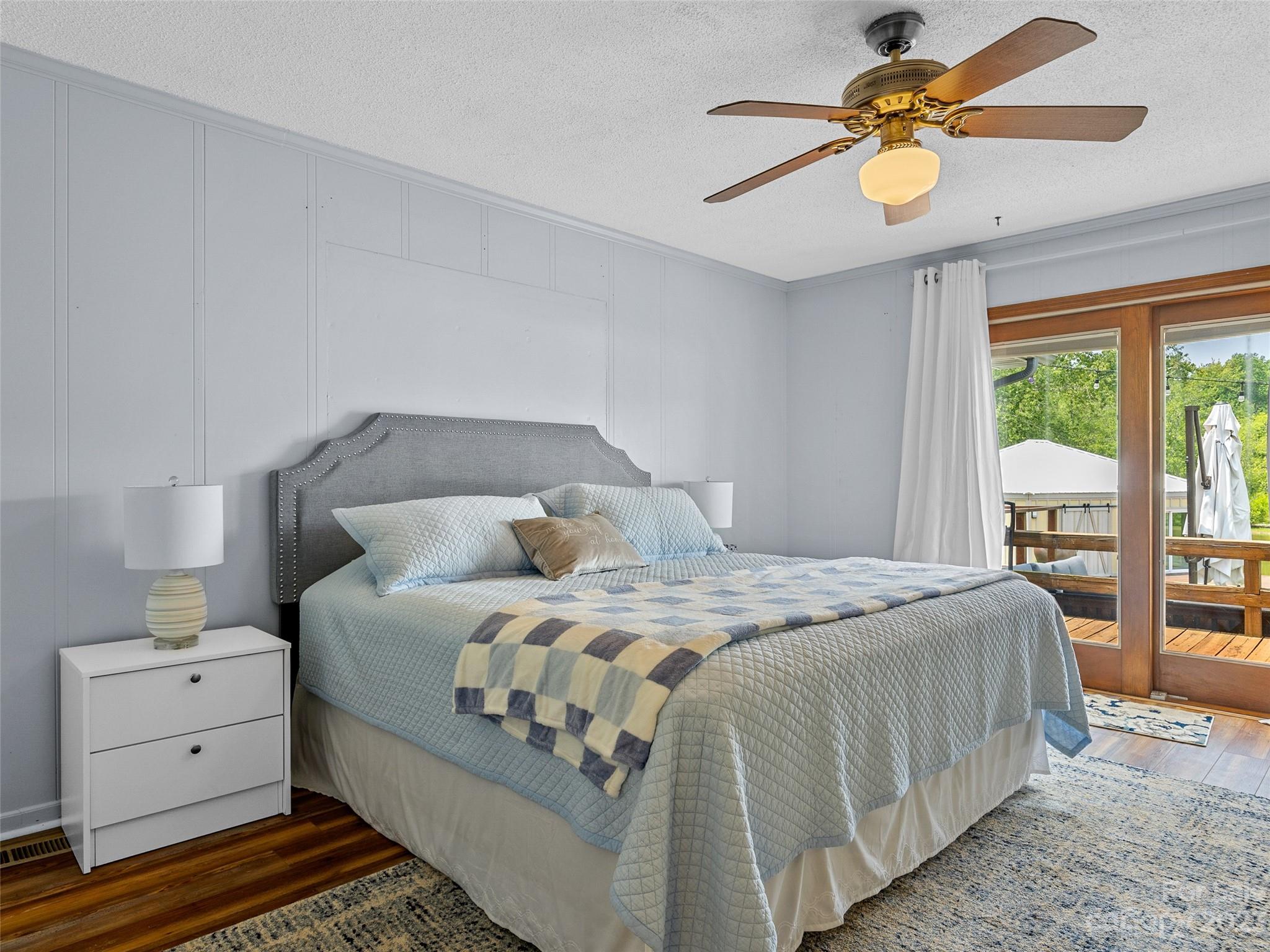 1326 E Lakeshore Drive Property Photo 16