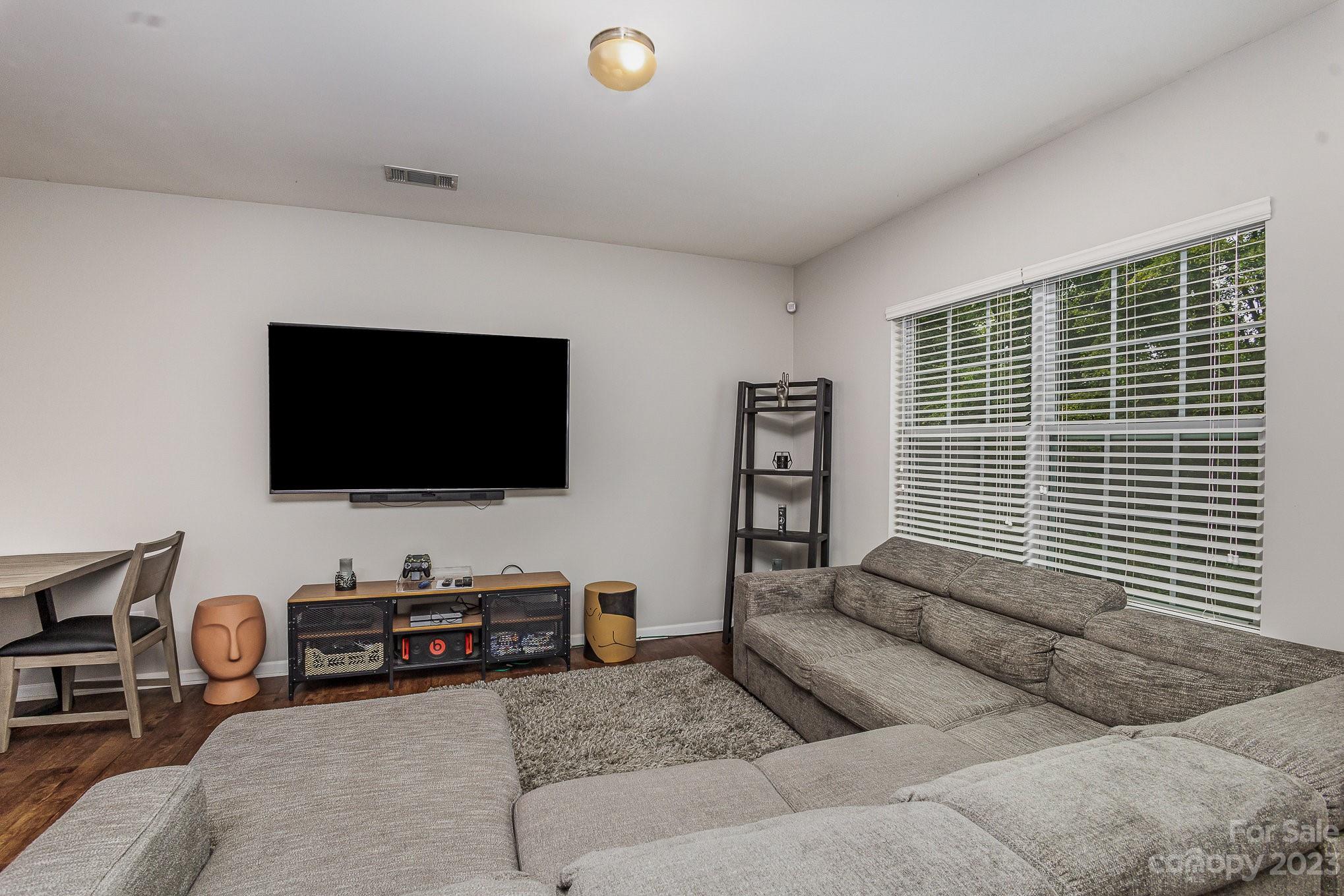 9060 Bradstreet Commons Way Property Photo 8