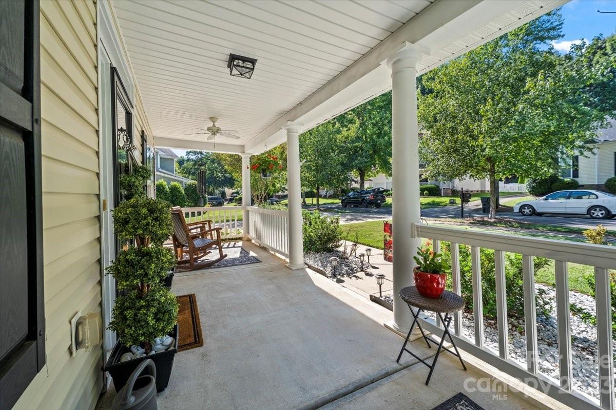 9611 Willow Leaf Lane Property Photo 7