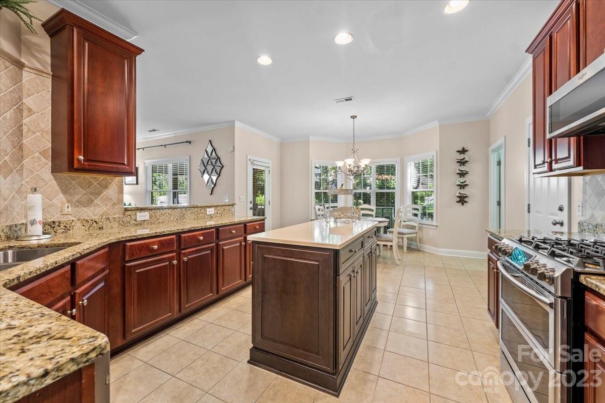 9611 Willow Leaf Lane Property Photo 9