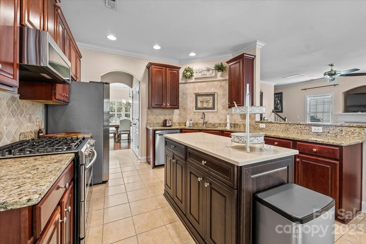 9611 Willow Leaf Lane Property Photo 10