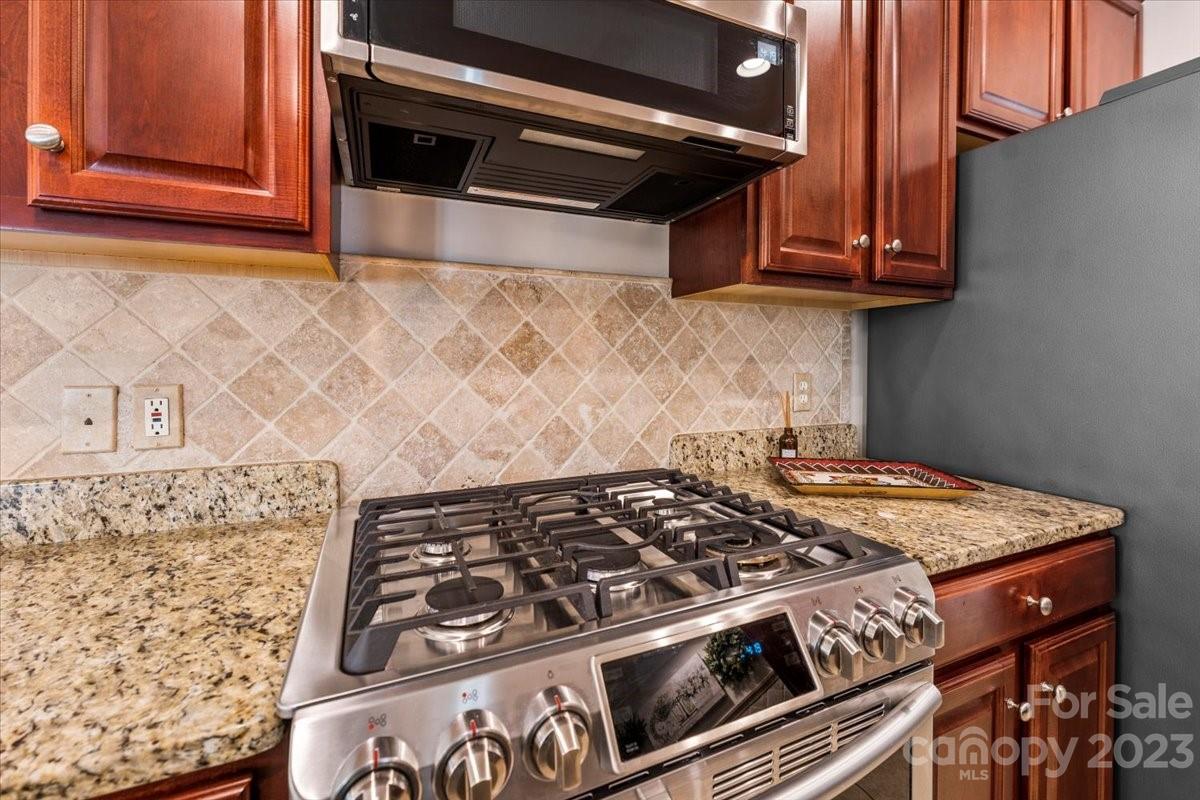 9611 Willow Leaf Lane Property Photo 13