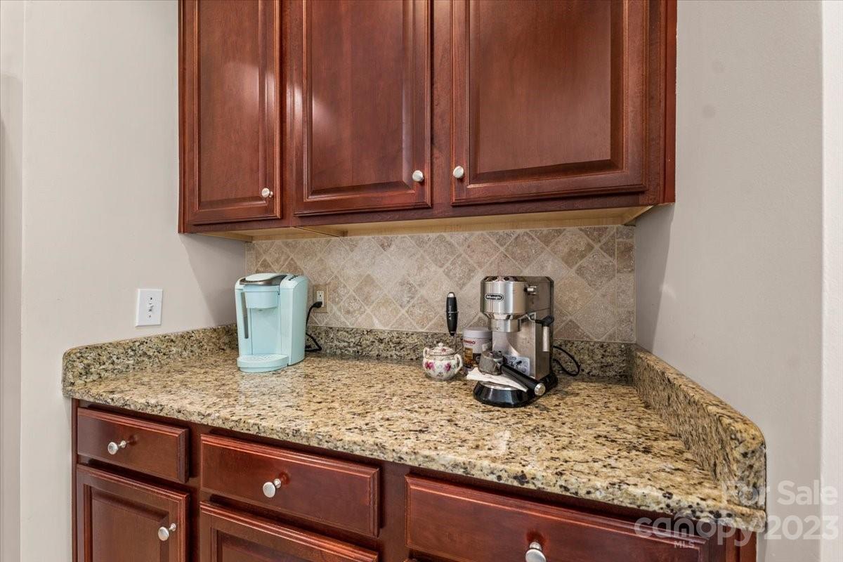 9611 Willow Leaf Lane Property Photo 14