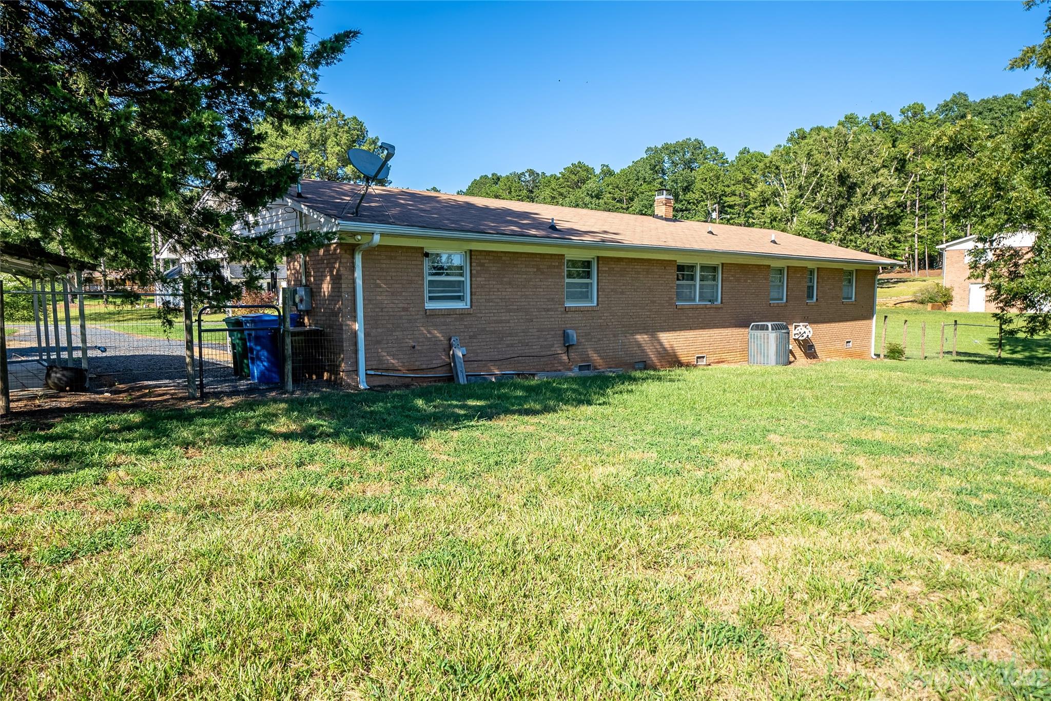 2324 Seymore Avenue Property Photo 7