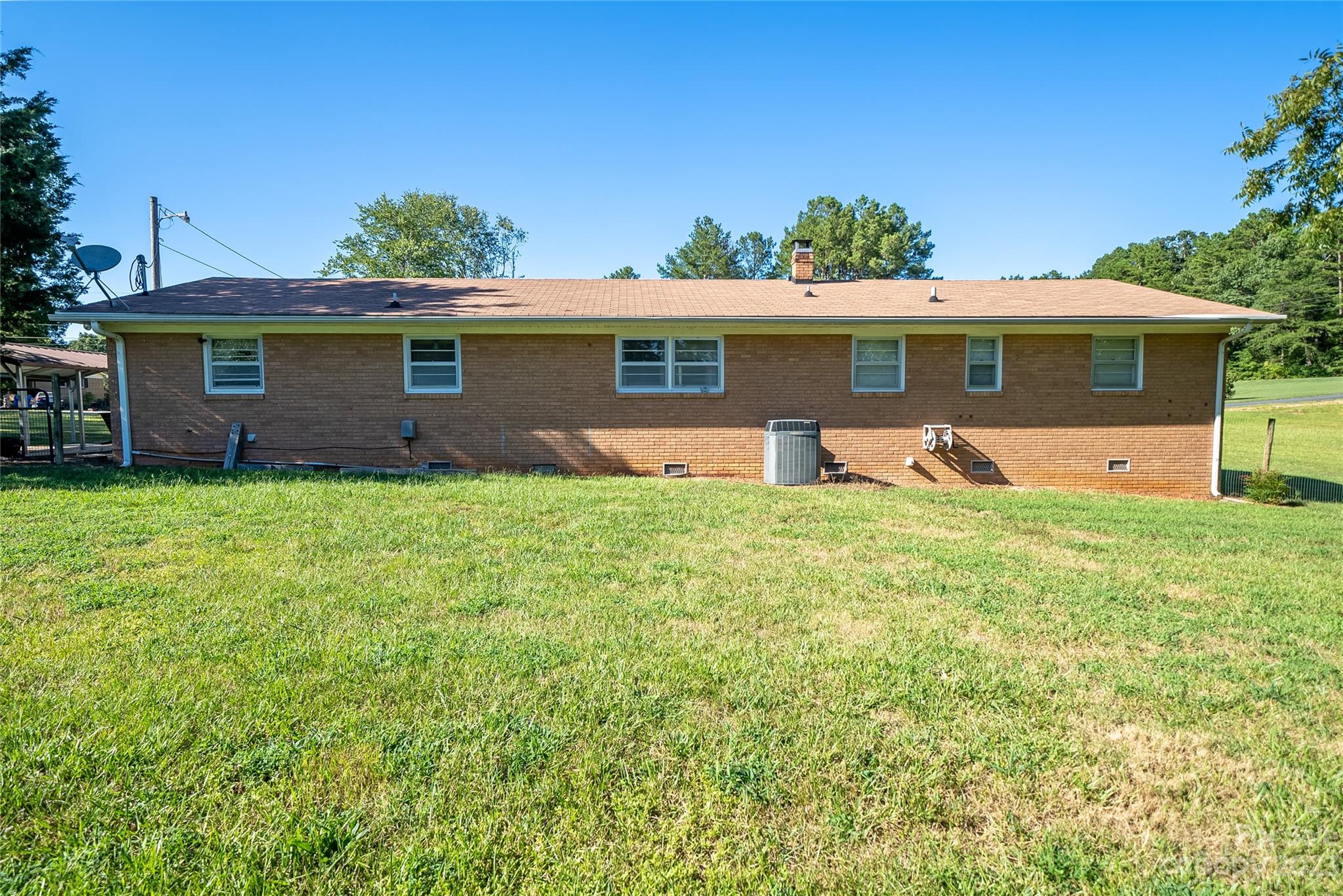 2324 Seymore Avenue Property Photo 8