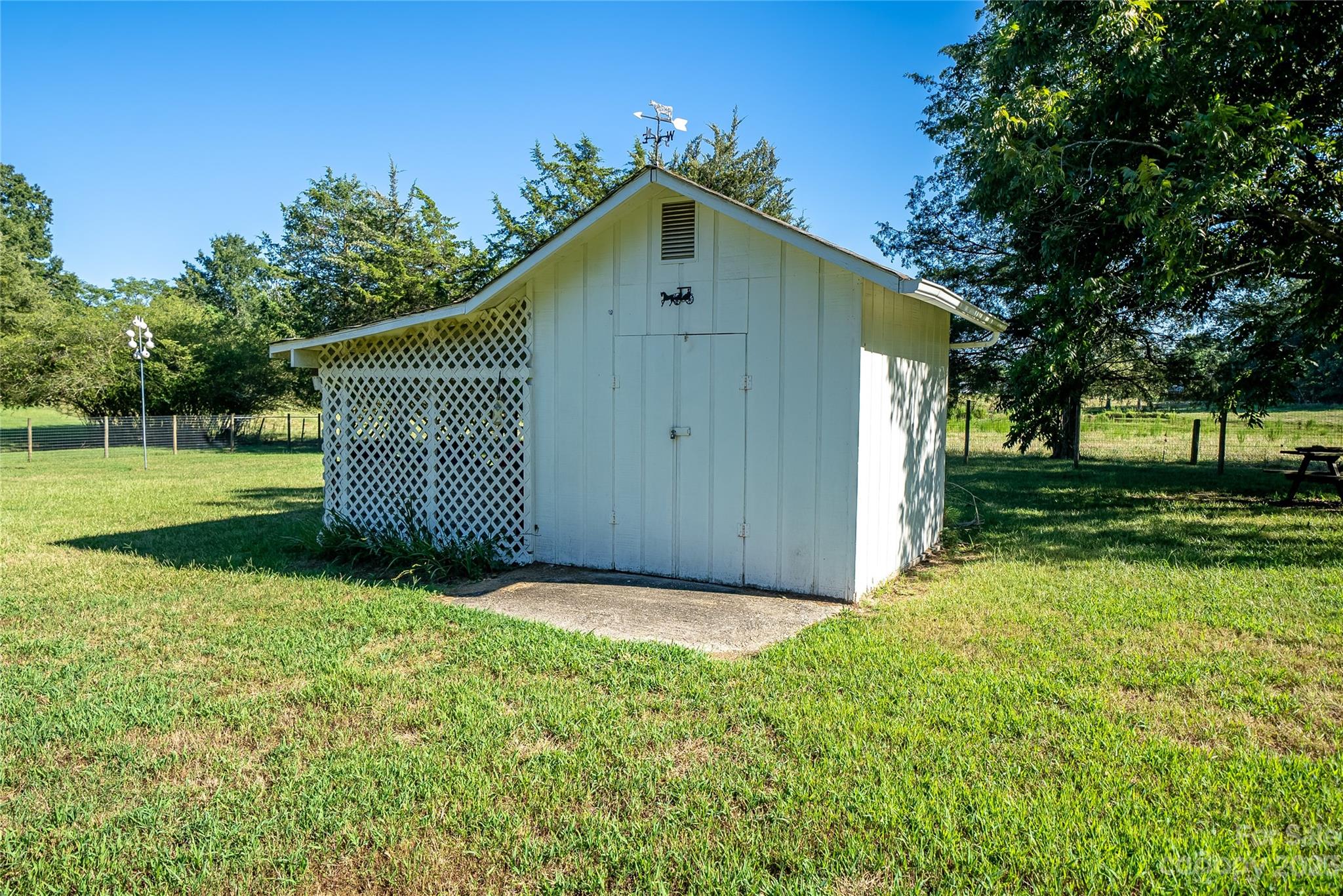 2324 Seymore Avenue Property Photo 10