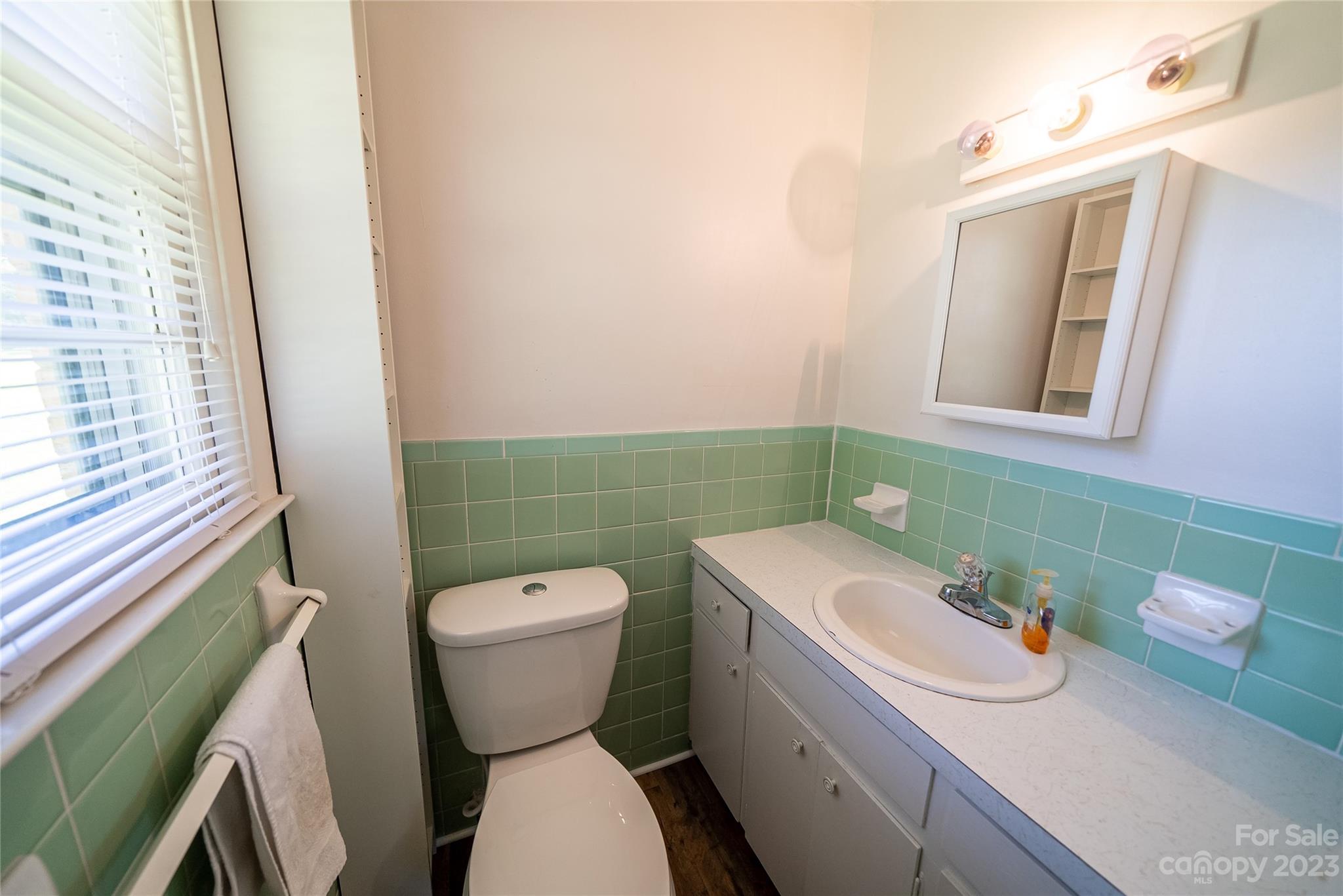 2324 Seymore Avenue Property Photo 22