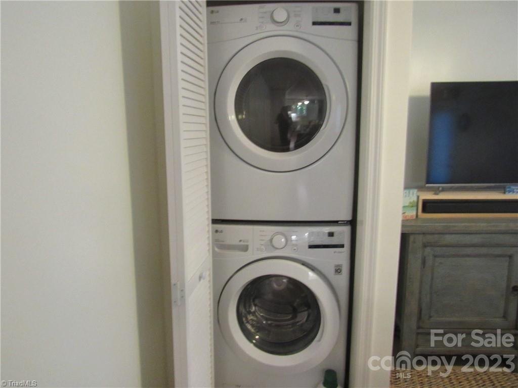 1208 Lake Drive 9 Drive Property Photo 24