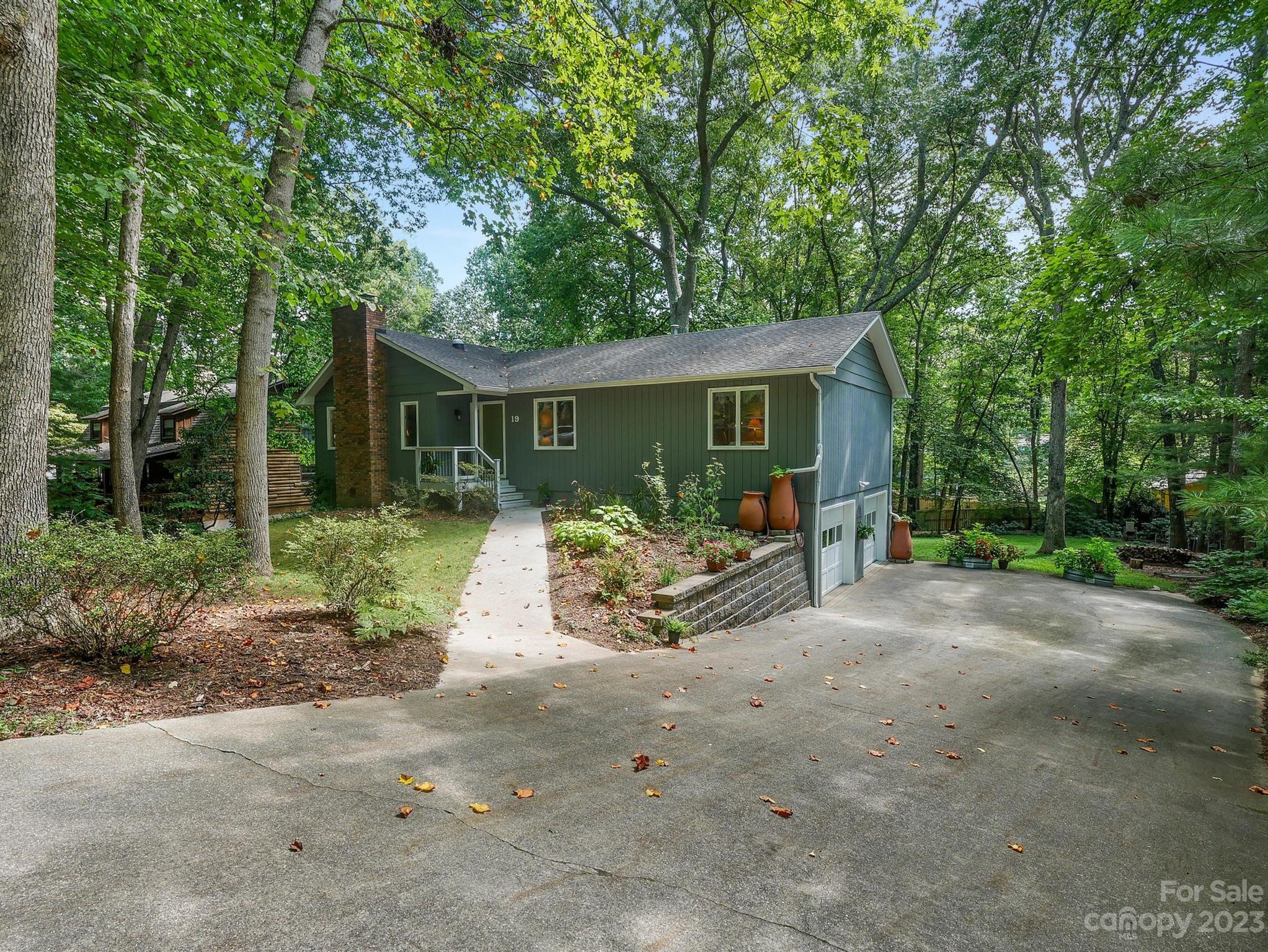 19 Hickory Hills Drive Property Photo
