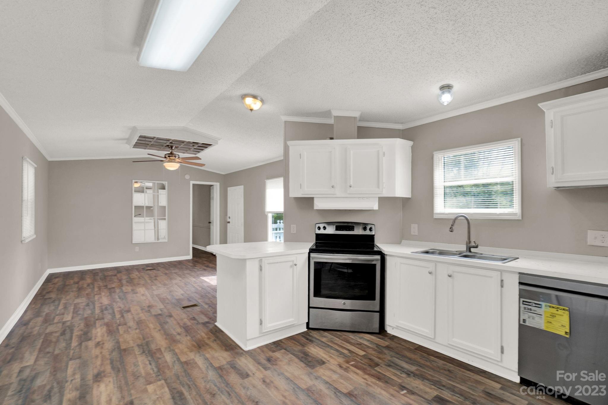 1438 Chatfield Road Property Photo 1