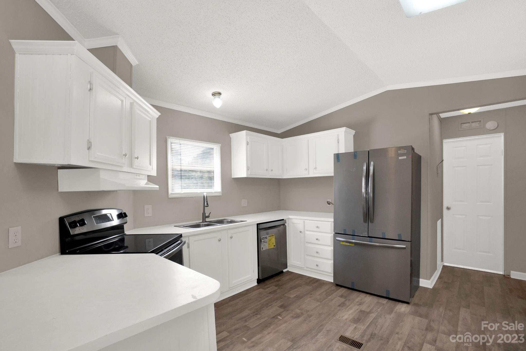 1438 Chatfield Road Property Photo 2