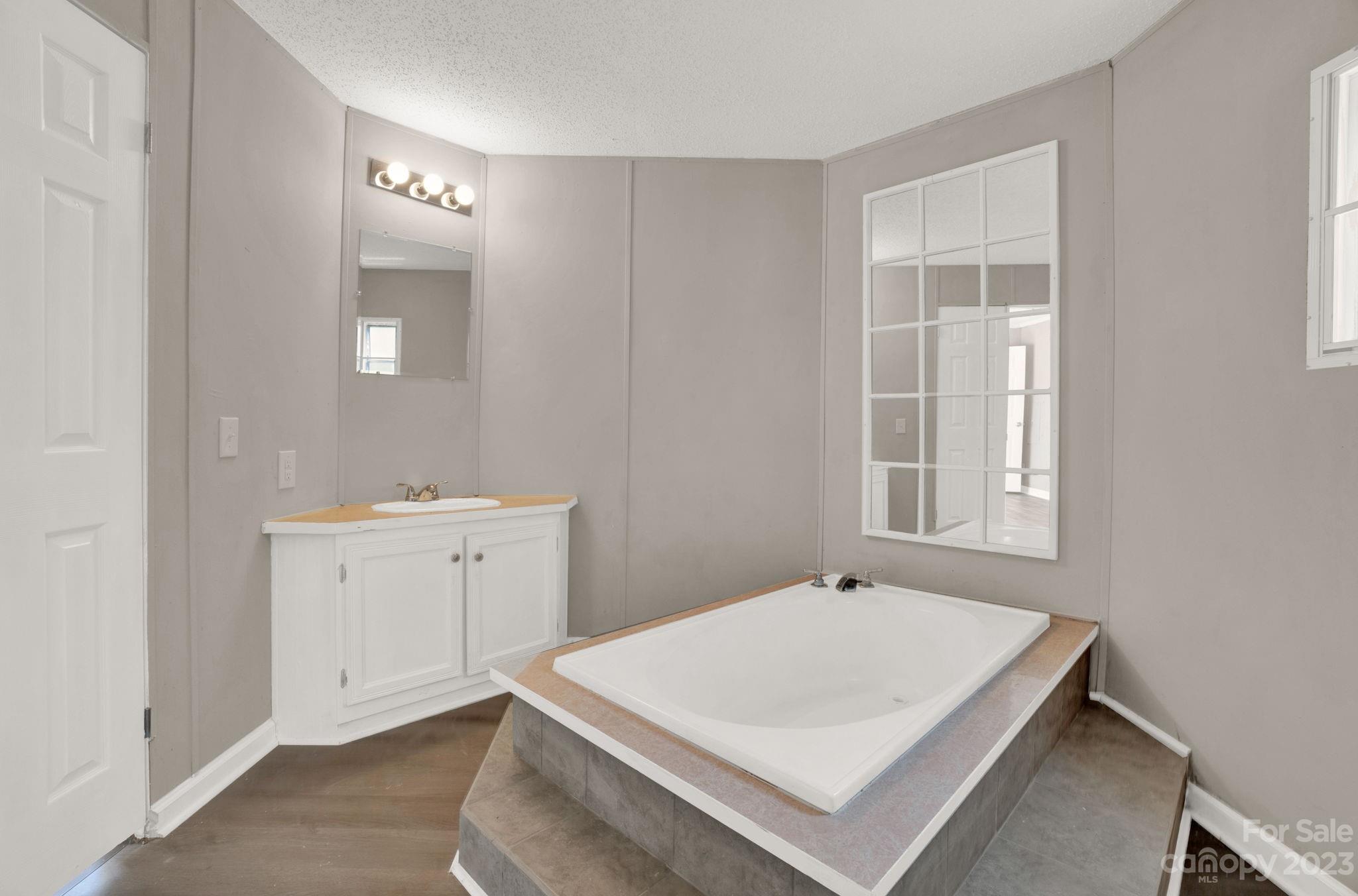 1438 Chatfield Road Property Photo 10