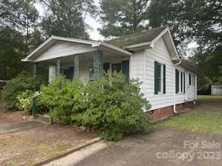 753 Central Drive Property Photo 3