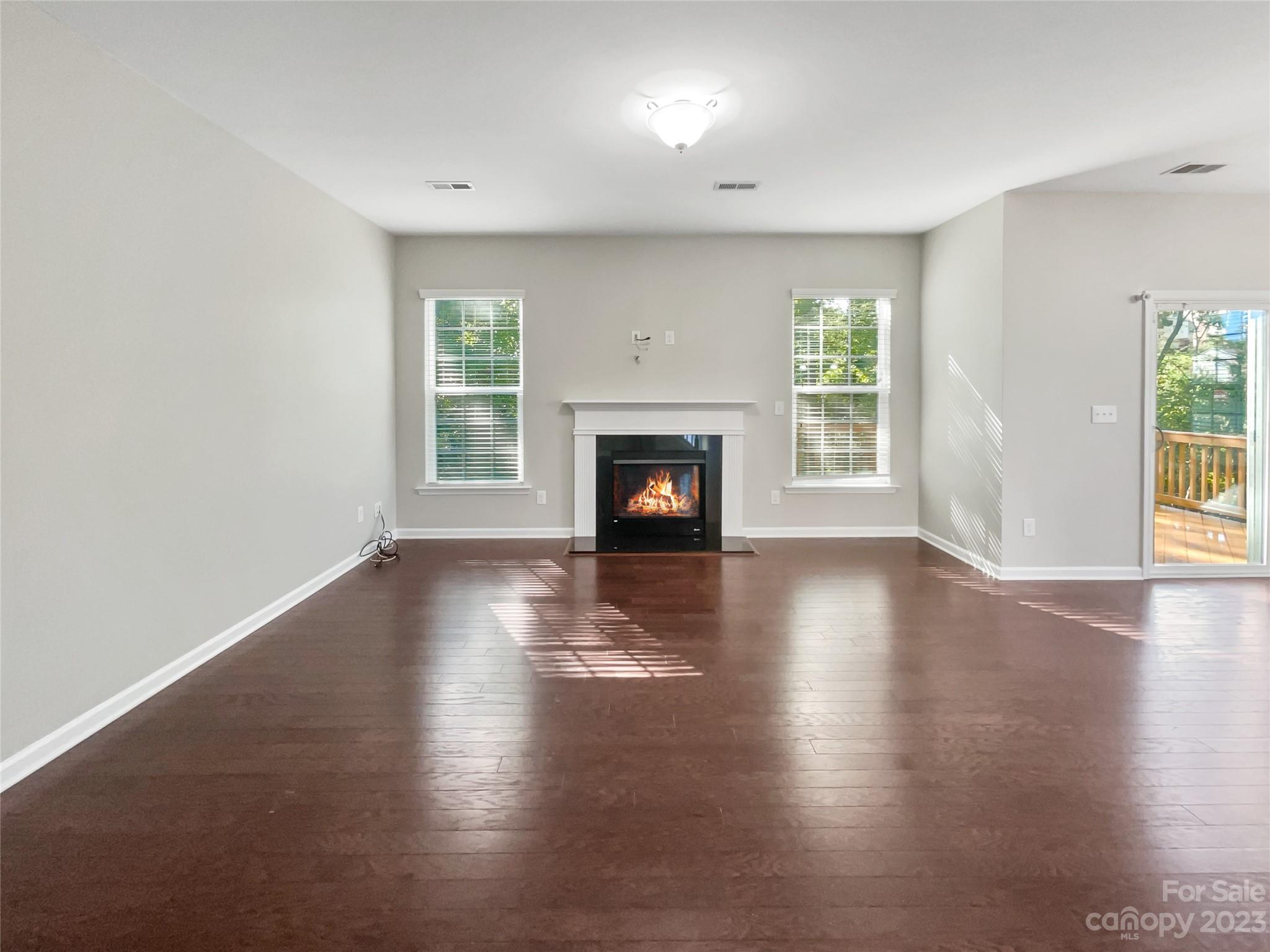 5008 Waterloo Drive Property Photo 2
