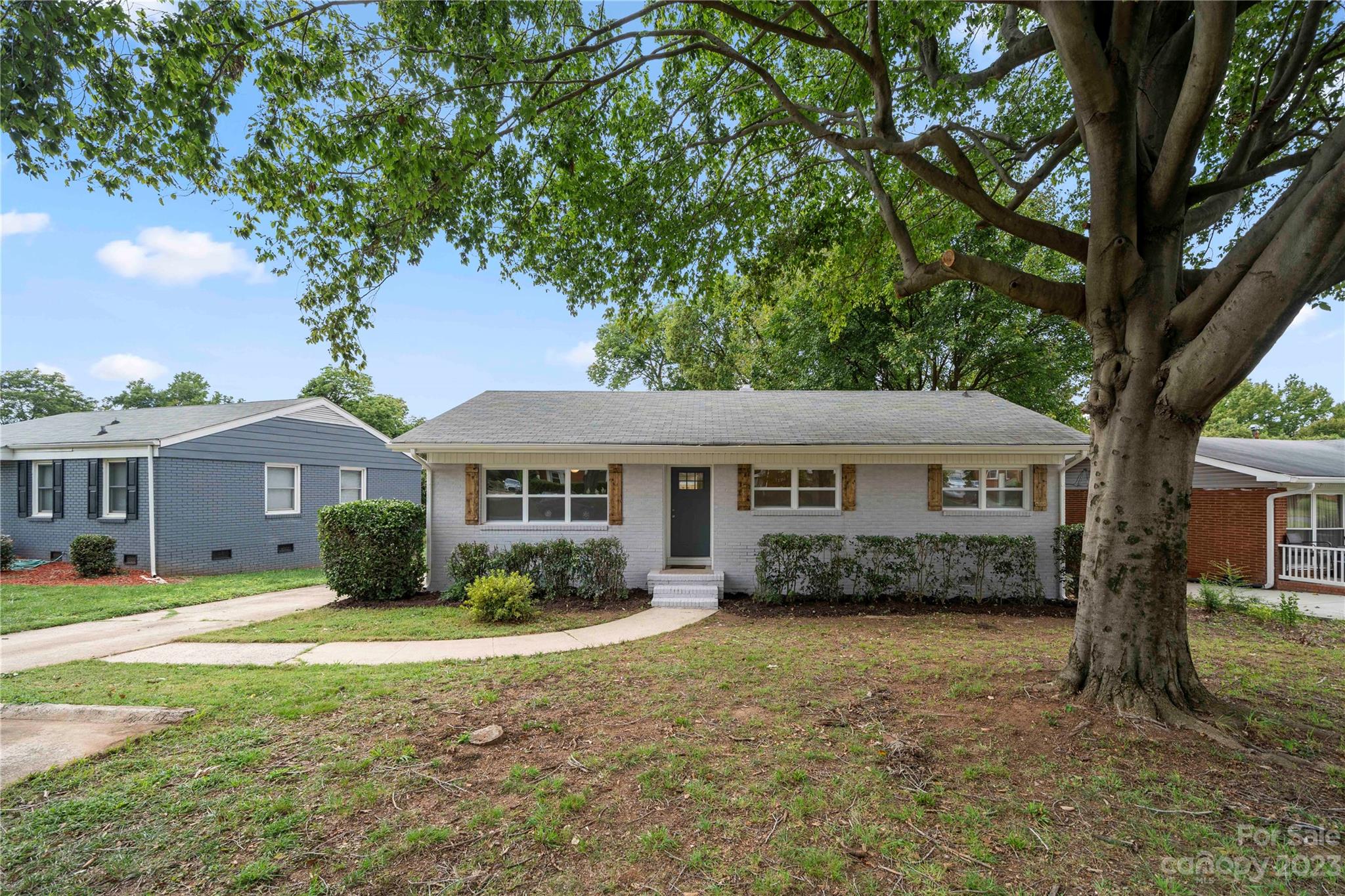 2215 Ludlow Drive Property Photo 2