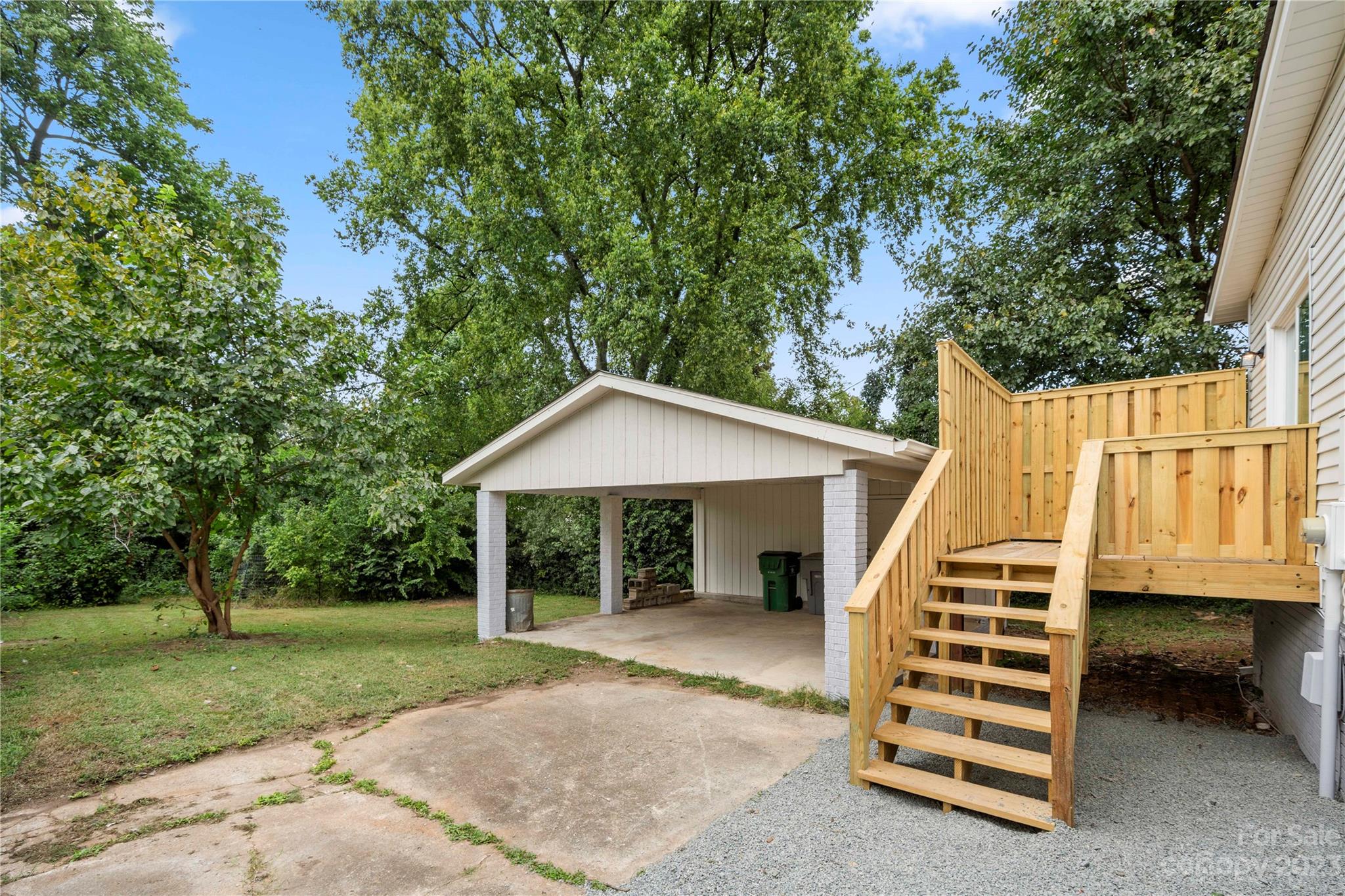 2215 Ludlow Drive Property Photo 5