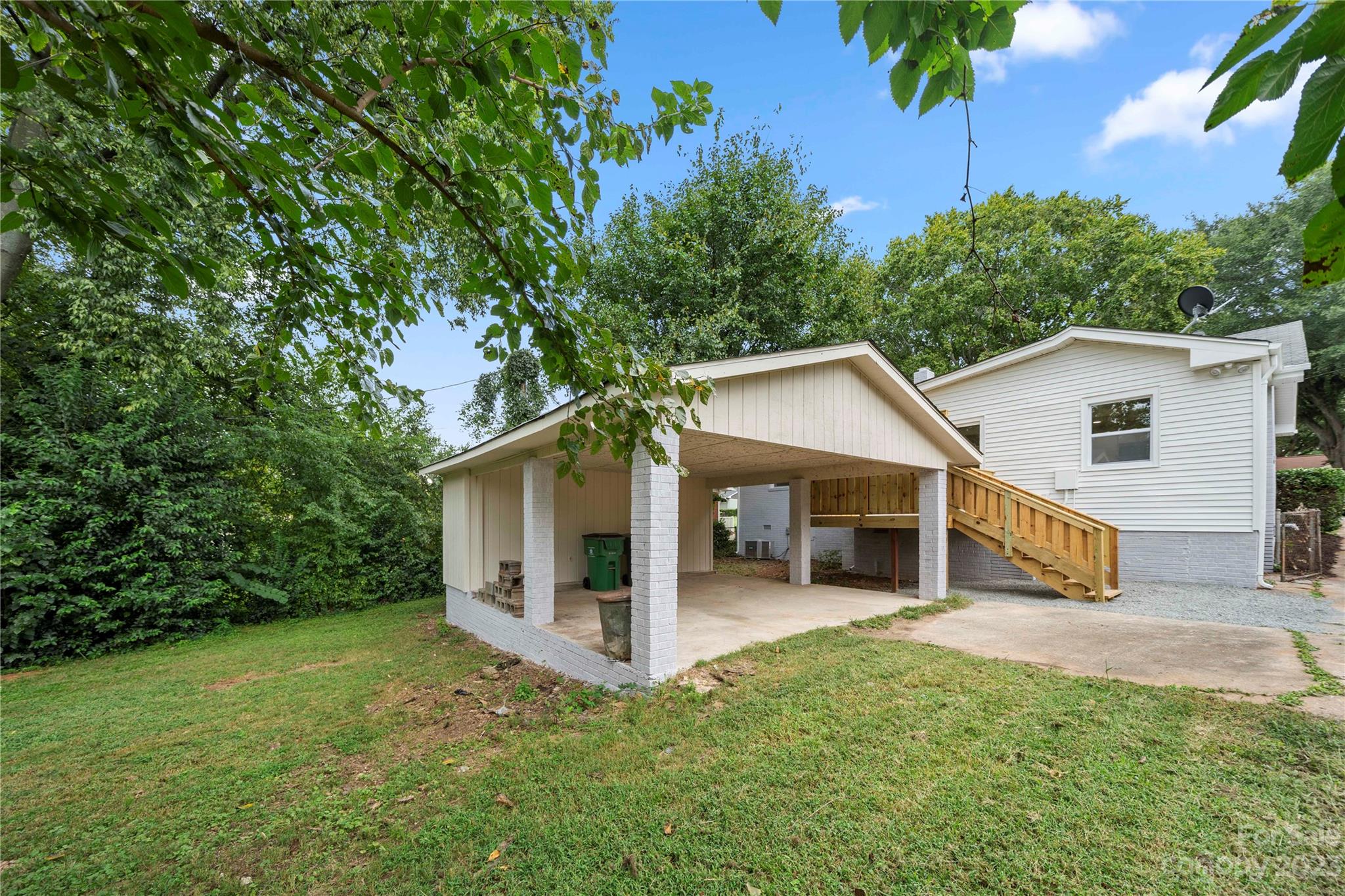 2215 Ludlow Drive Property Photo 6