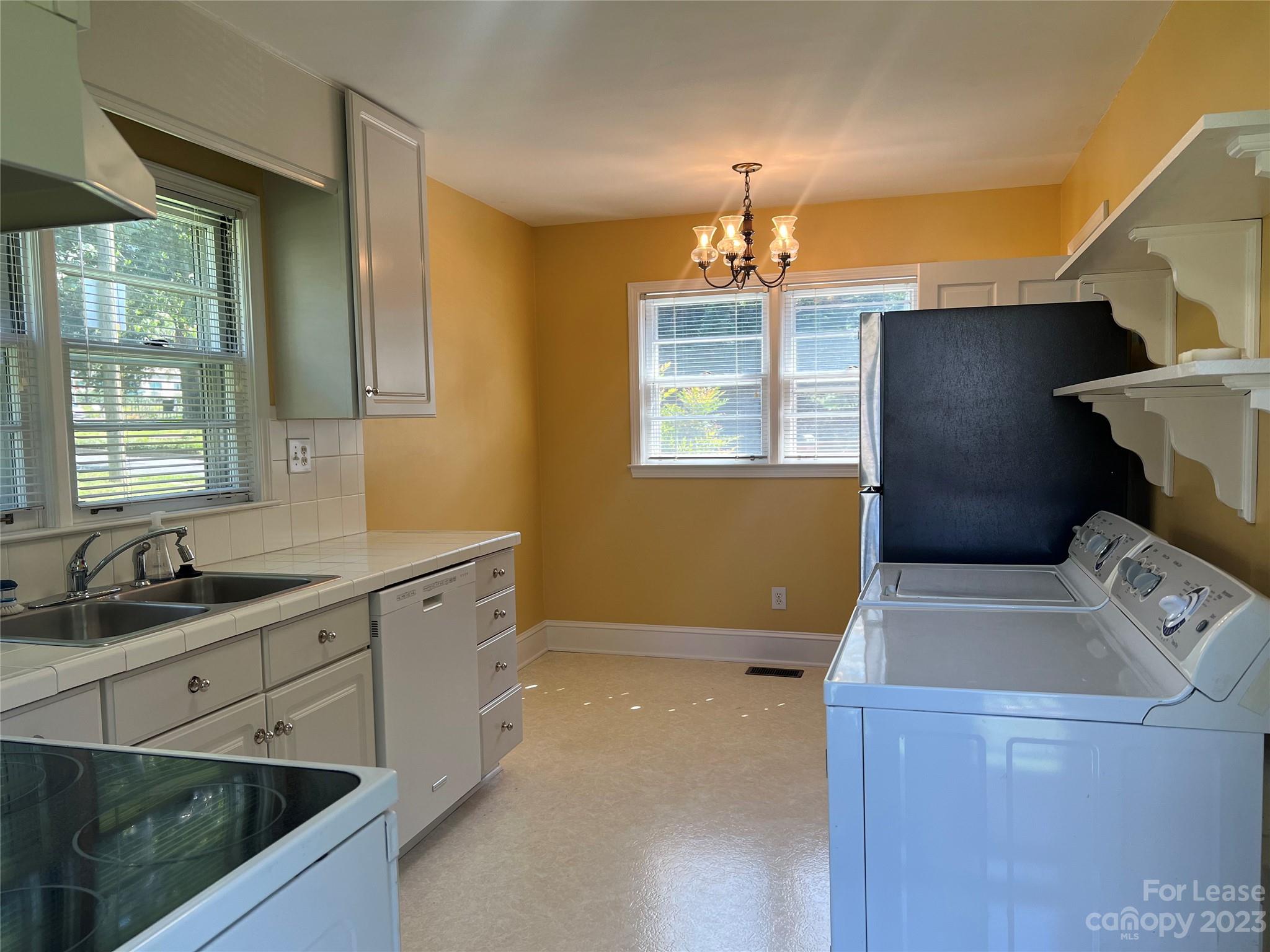 230 Victoria Avenue Property Photo 5