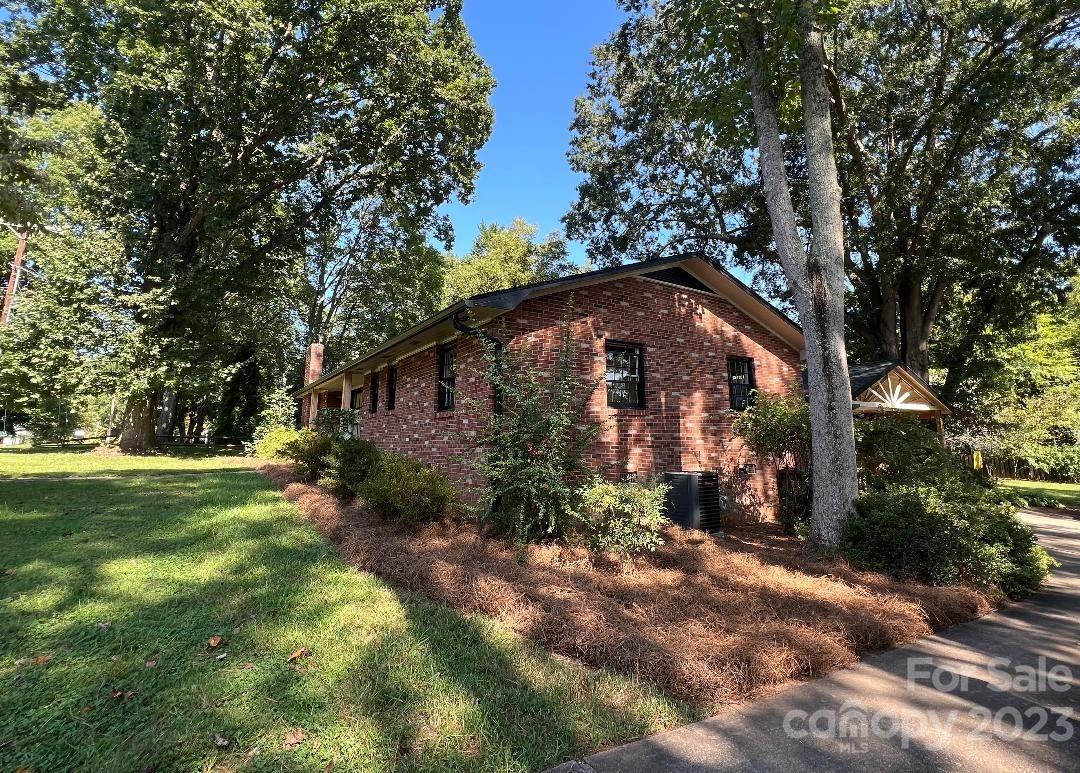 304 E Church Street Property Photo 5