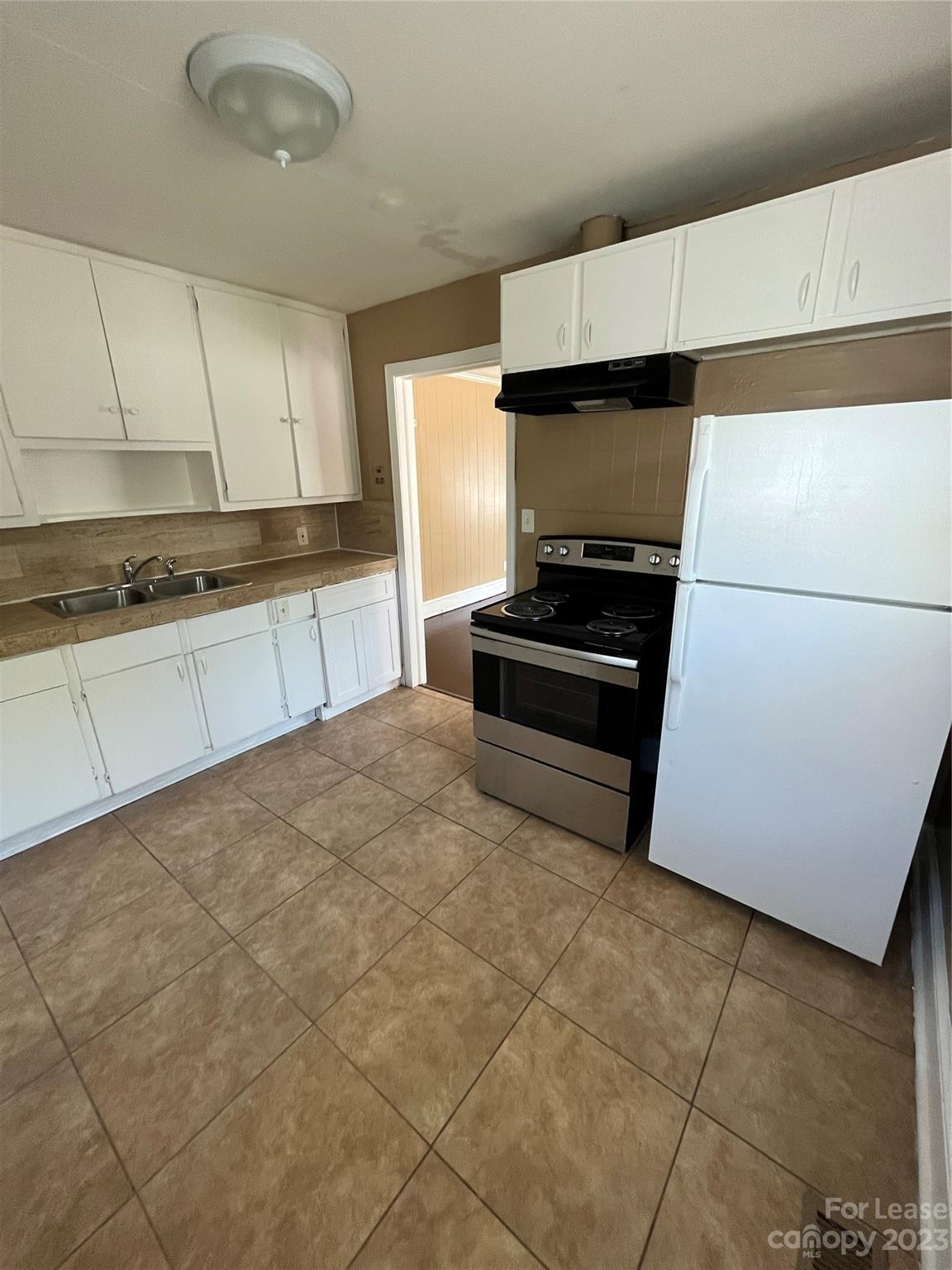 820 West Boulevard Property Photo 3