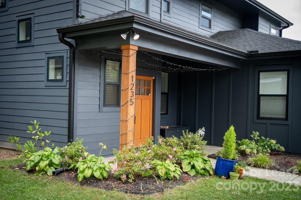 1235 Meadow Lane Property Photo 2
