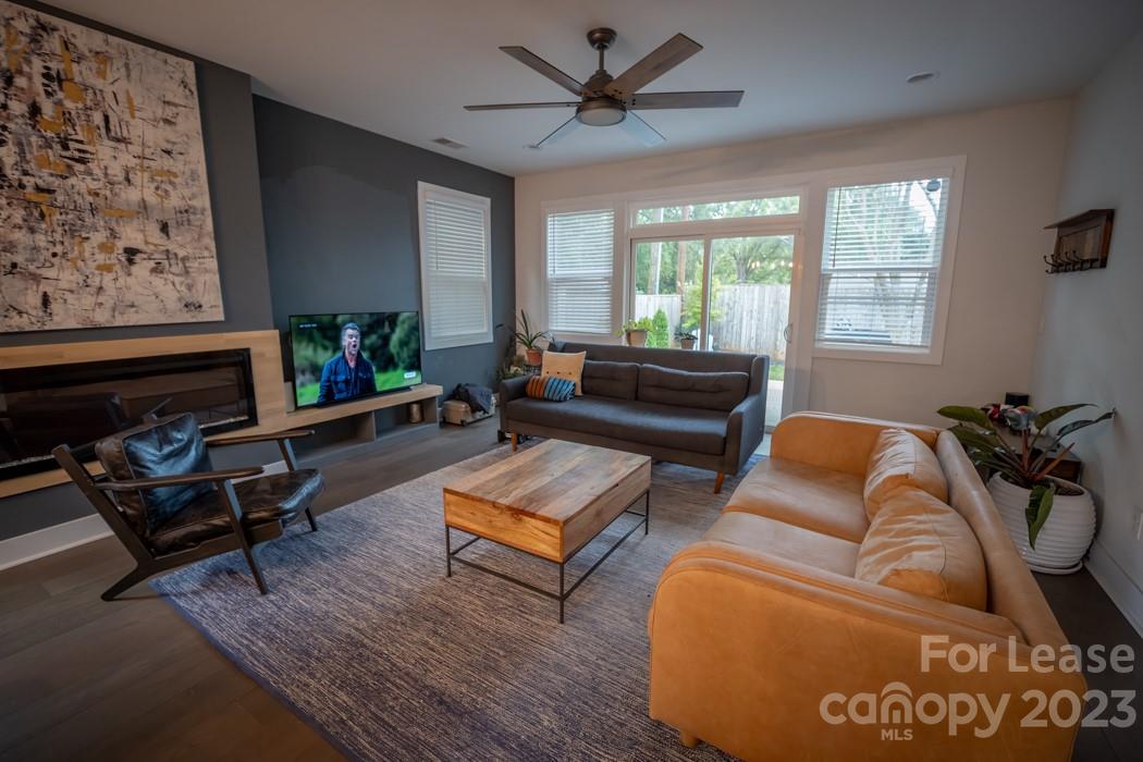 1235 Meadow Lane Property Photo 5