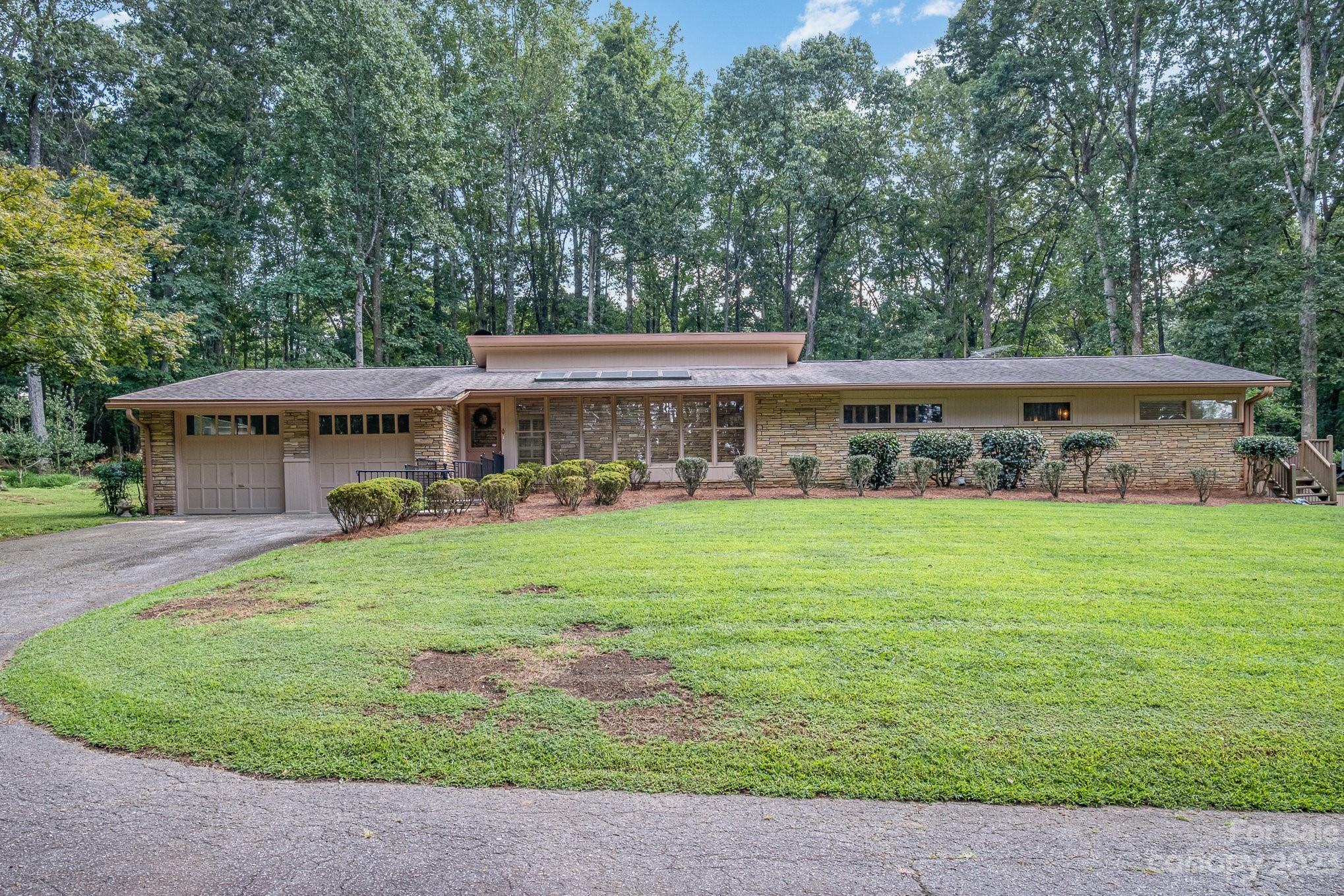 2756 Peachtree Road Property Photo