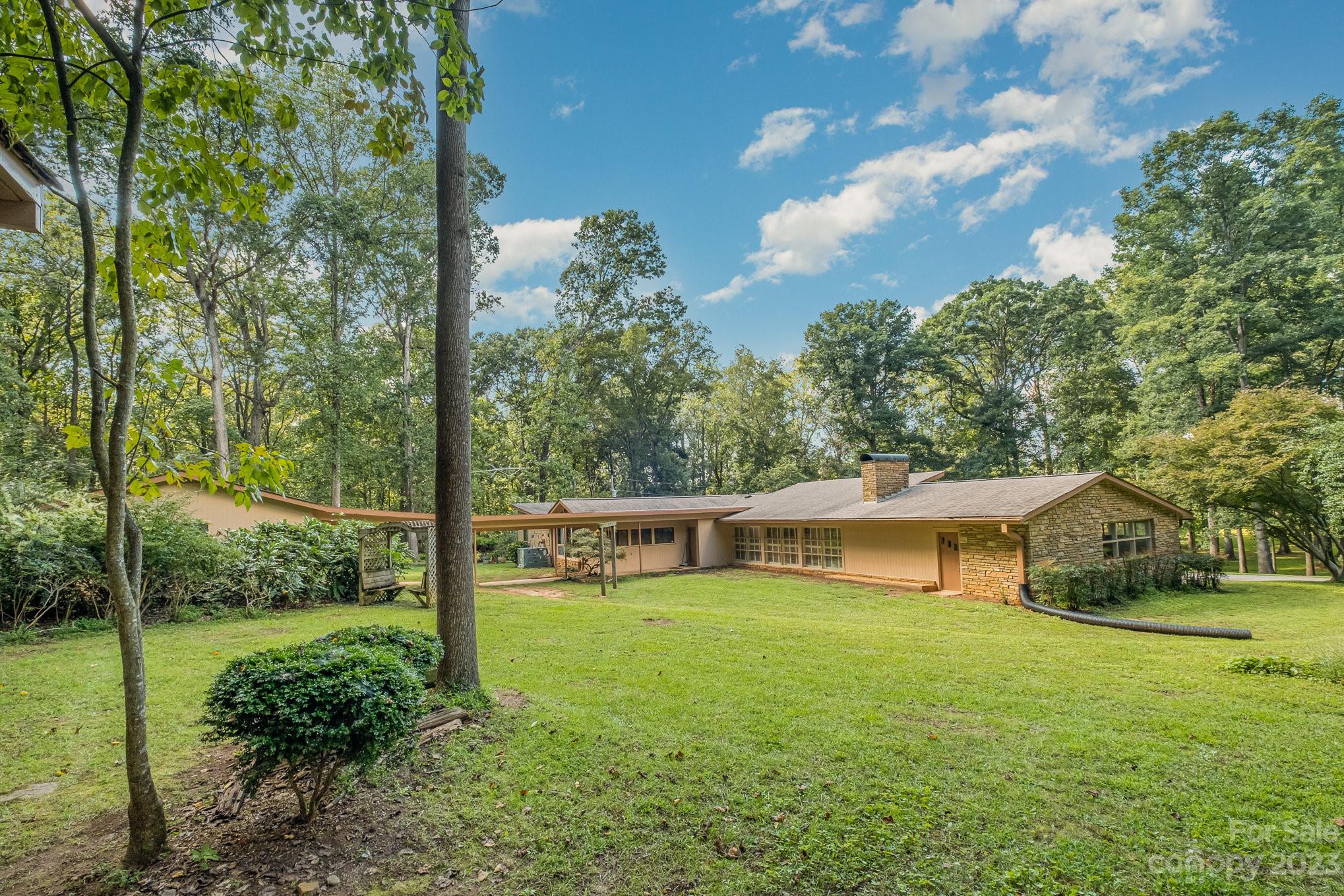 2756 Peachtree Road Property Photo 4
