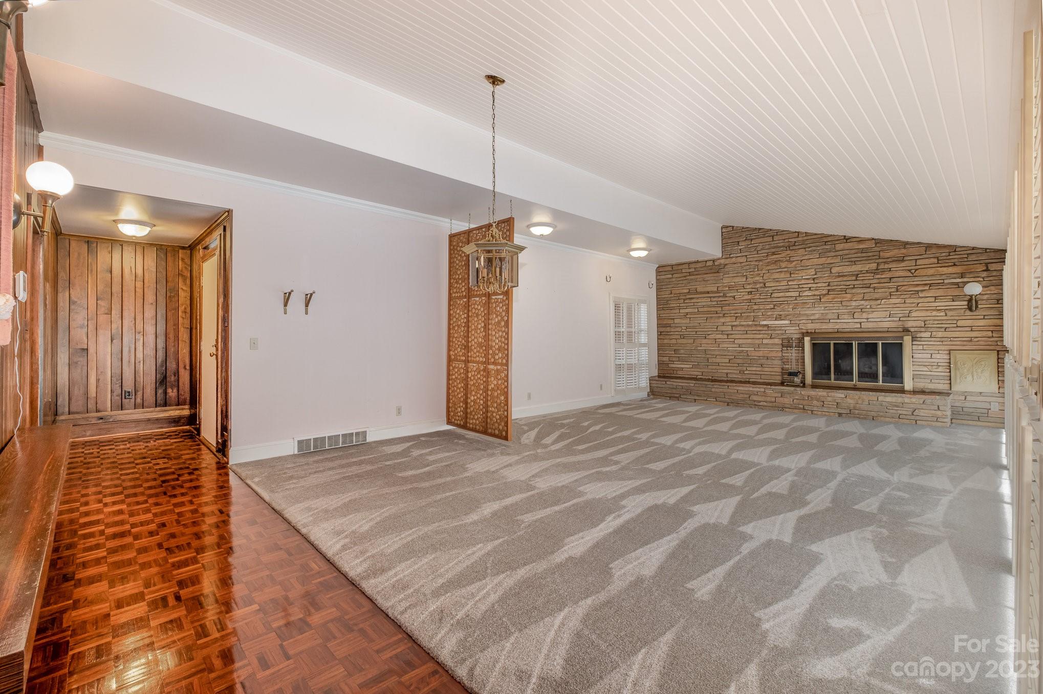 2756 Peachtree Road Property Photo 10