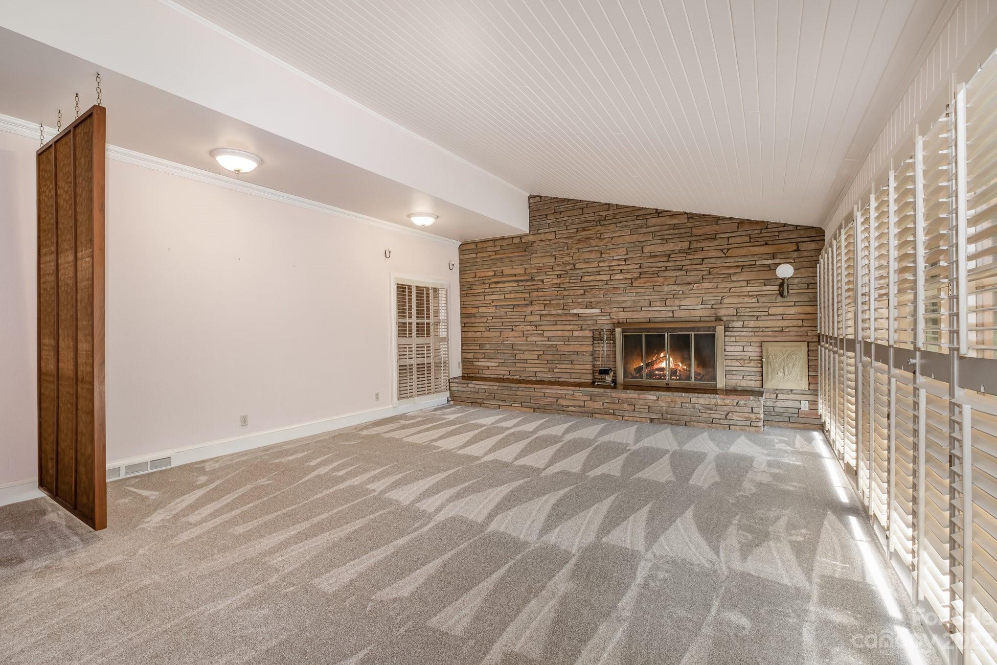 2756 Peachtree Road Property Photo 11