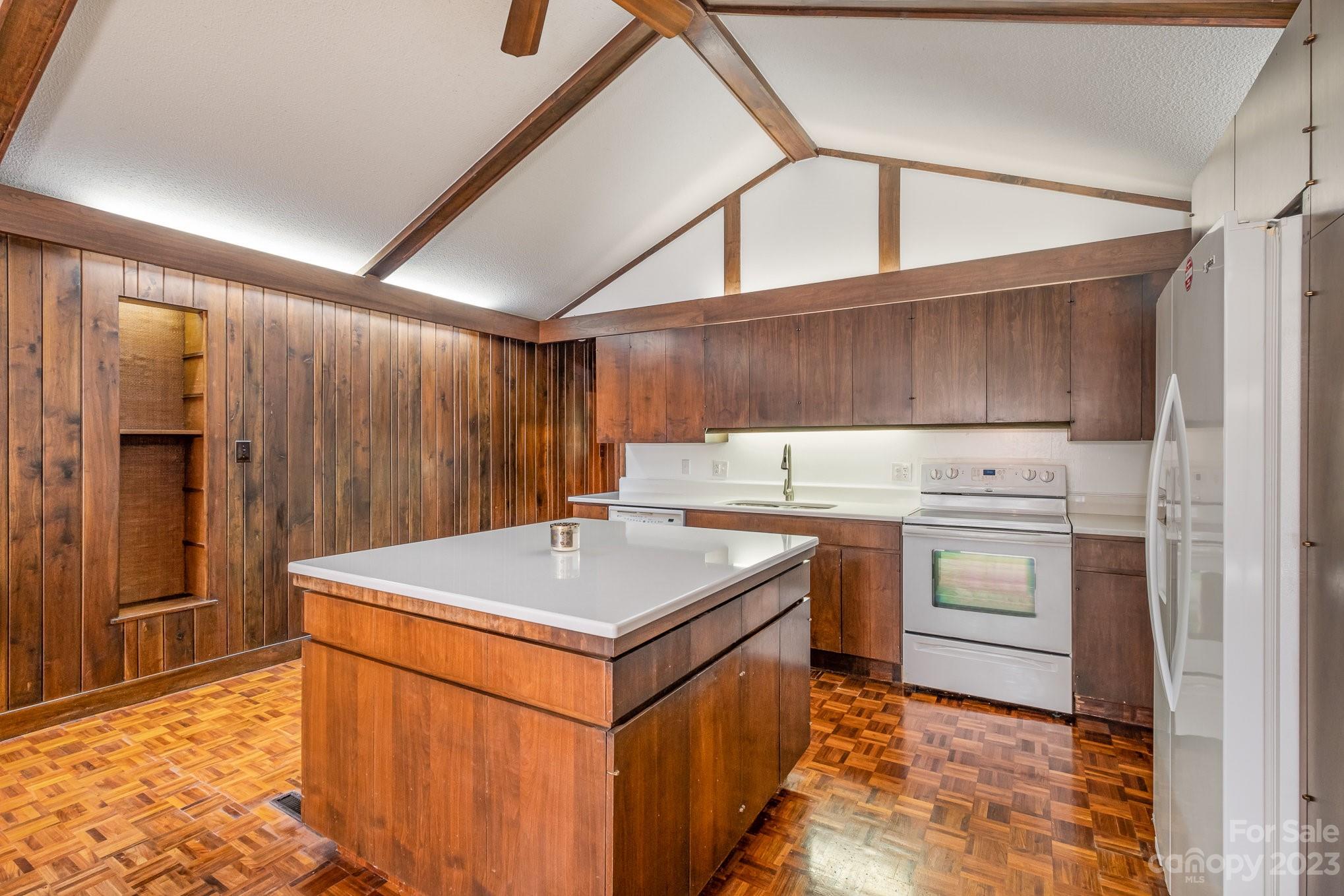 2756 Peachtree Road Property Photo 18