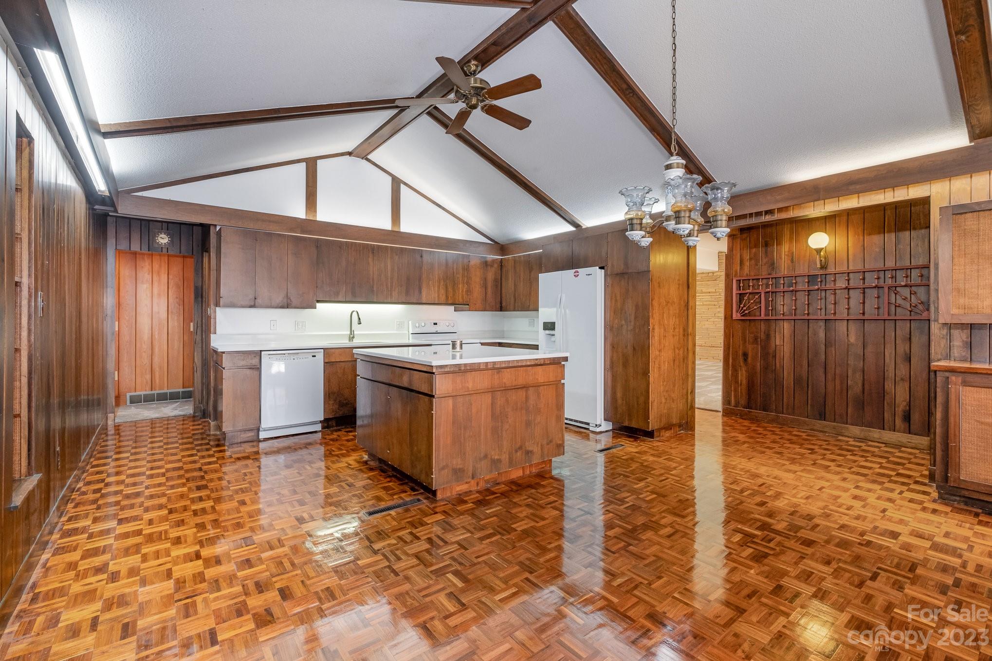 2756 Peachtree Road Property Photo 19